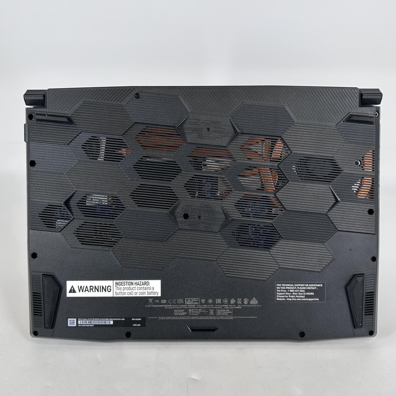 MSI Katana 15 HX 165Hz 2K 2.2 GHz i9-14900HX 32GB 1TB SSD RTX 5070 Very Good