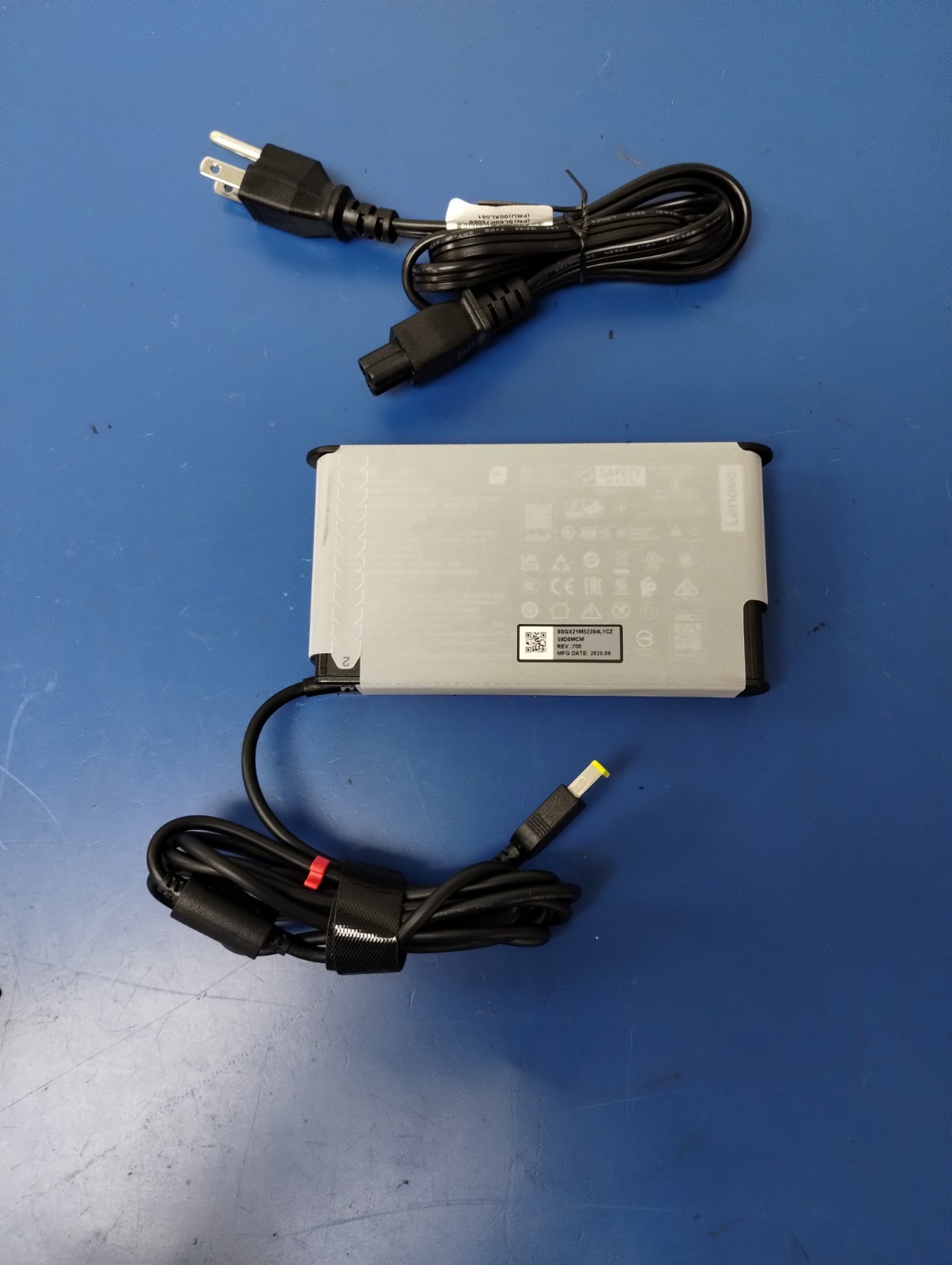 Lenovo IdeaPad Pro 5 16IAH10, Intel Core Ultra 9 285H, 32 GB RAM, 1 TB NVMe SSD