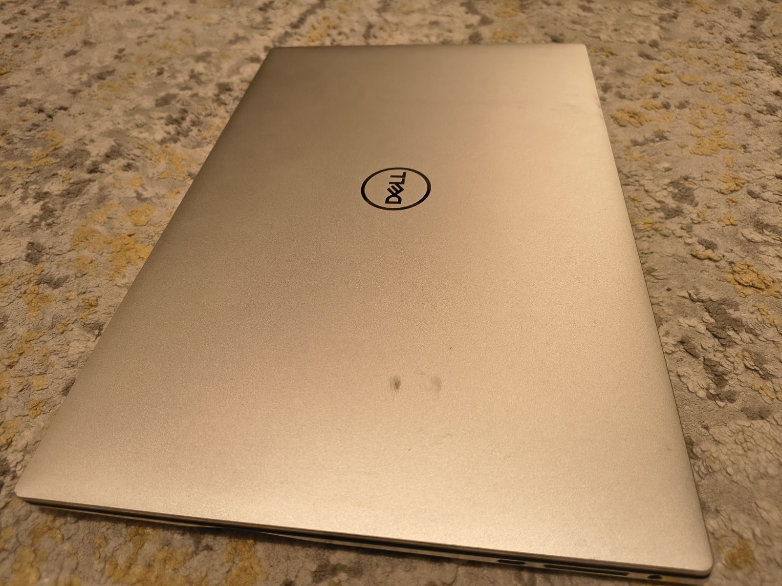Dell XPS 15 9510 FHD 2.50GHz i9-11900H 32GB 512gb SSD RTX 3050 Ti