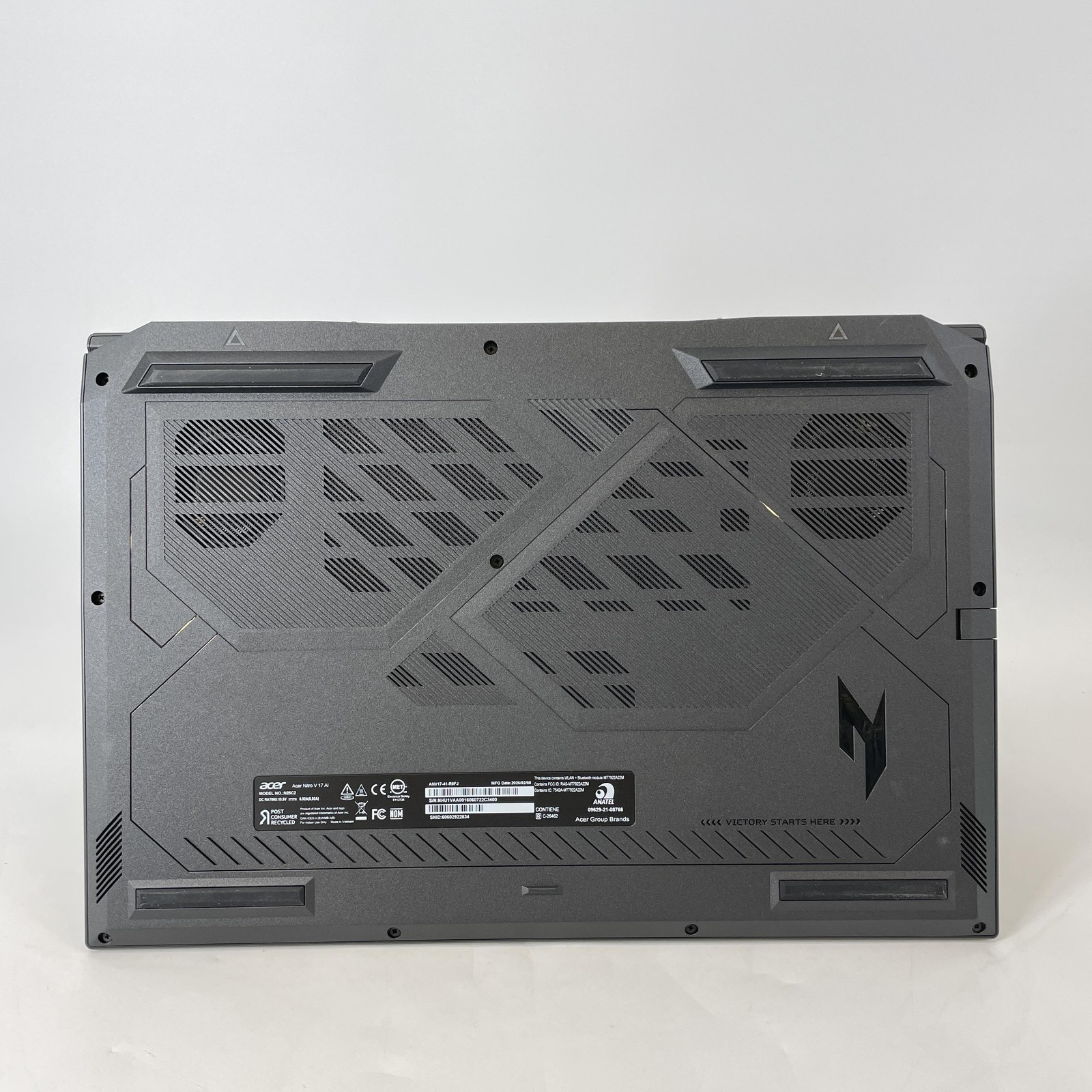 Acer Nitro V 17 AI 180Hz FHD 3.8 GHz Ryzen 7 260 16GB 1TB SSD RTX 5060 Excellent