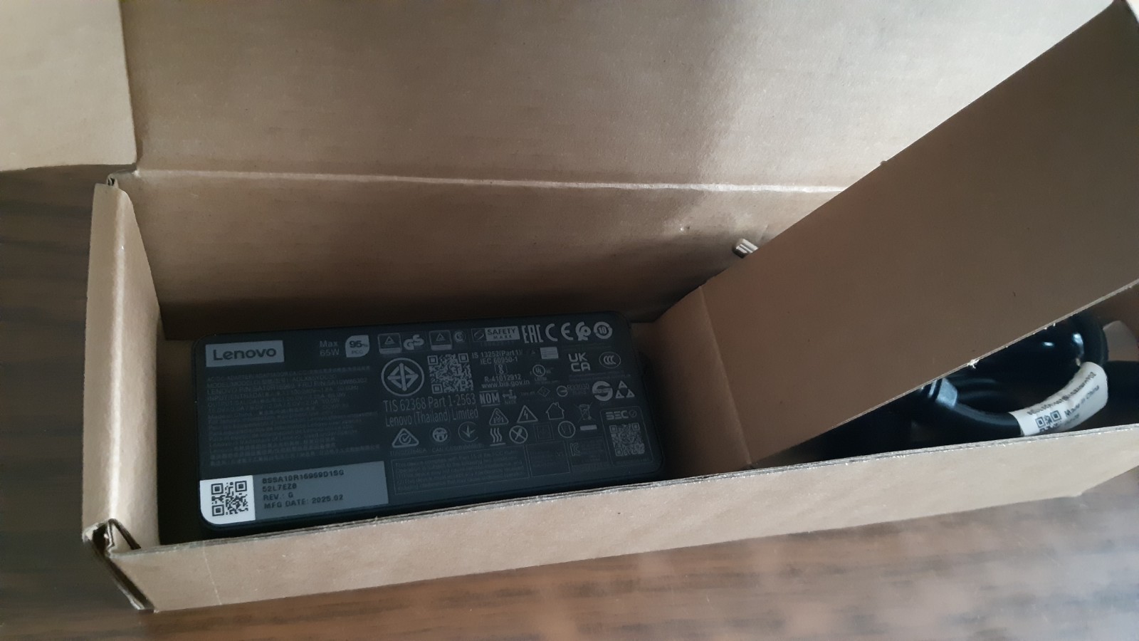 Lenovo ThinkPad T14 Gen5 / Ryzen 5 Pro 8540U / 16GB / 512G *June 2029.*