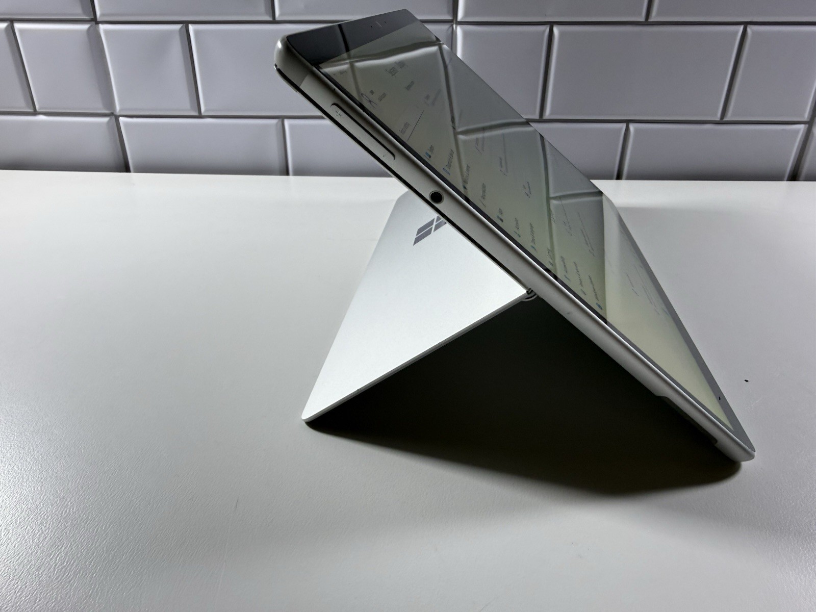Microsoft Surface Pro 8 (1982) i5-1145G7 – 16GB RAM – 256GB 120Hz – Win 11 Pro