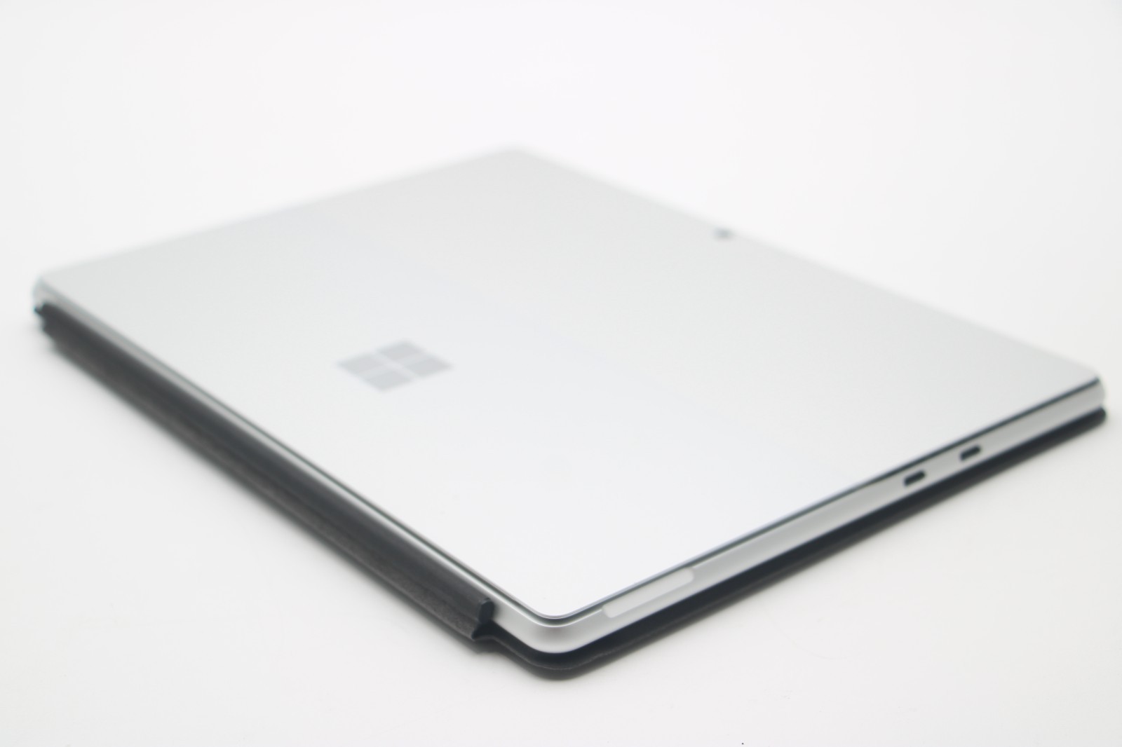 Microsoft Surface Pro 10 13″ 2.10GHz Ultra 5 /16GB/256GB SSD *94% BH* Type Cover
