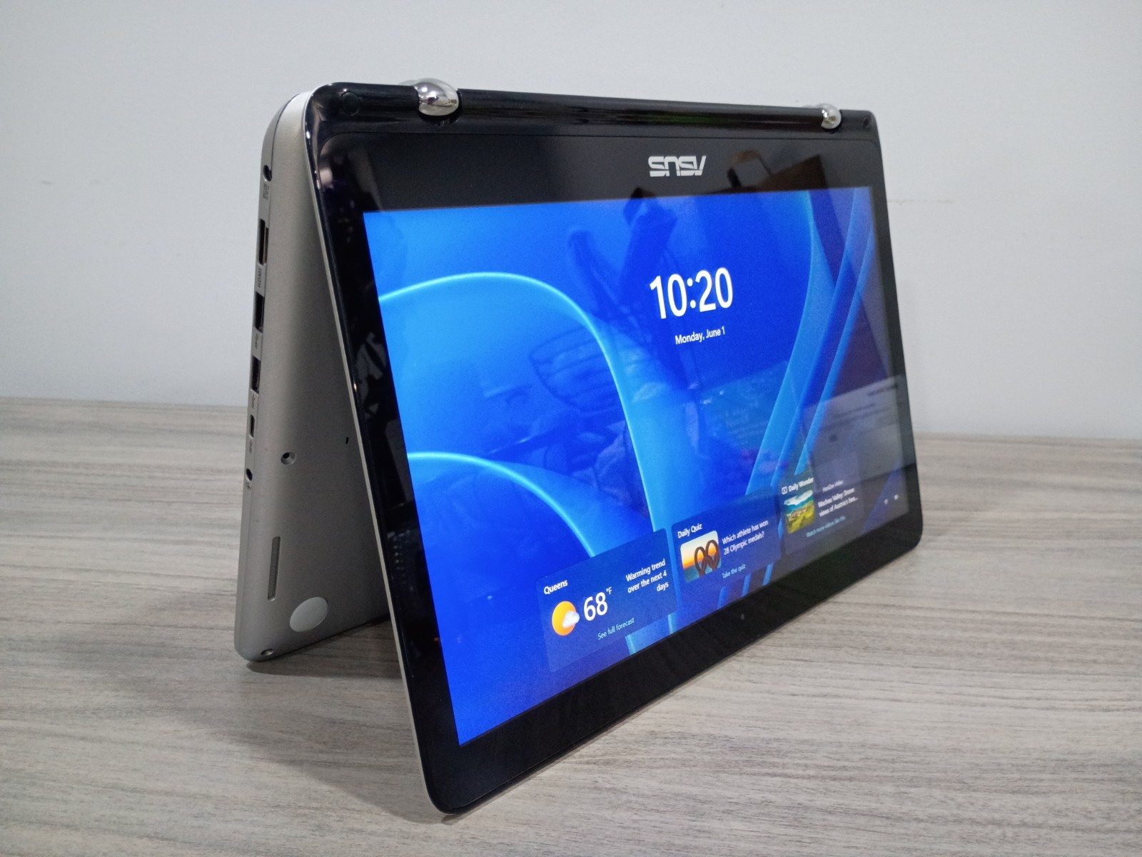 ASUS Q304UA 13.3″ Transformer Flip Core i5 256GB SSD Full HD Backlit Keys Win11