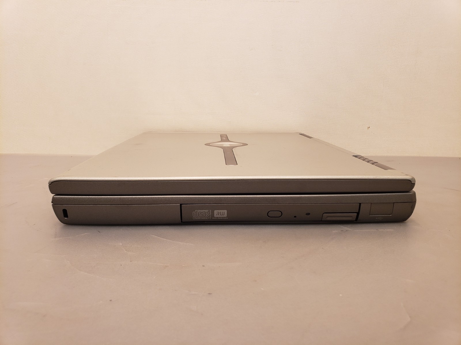 Vintage Dell Inspiron 8600 Laptop Intel M 1.4GHz 1GB 40GB WinXP 15.4″ Bright!
