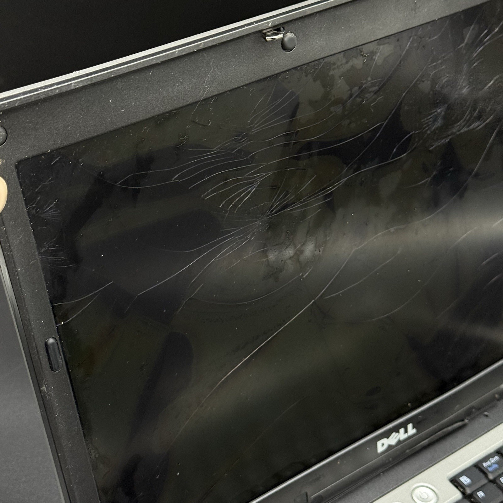 Dell Latitude D830 Laptop Notebook Computer For Parts Repair Salvage PP04X