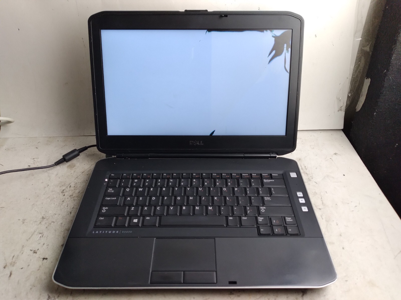 Dell Latitude 5430 w/i3-2328M, 4GB RAM, 320GB HDD, 14″ Laptop for Parts/Repair