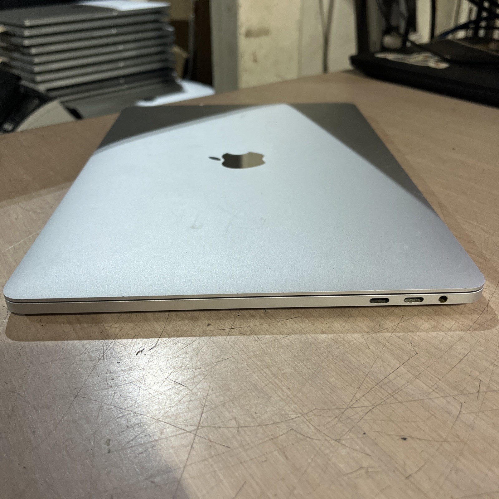 APPLE MACBOOK PRO 13″ TOUCH/MID-2017 CORE I5-7267U 3.1GHZ 8GB RAM 256SSD