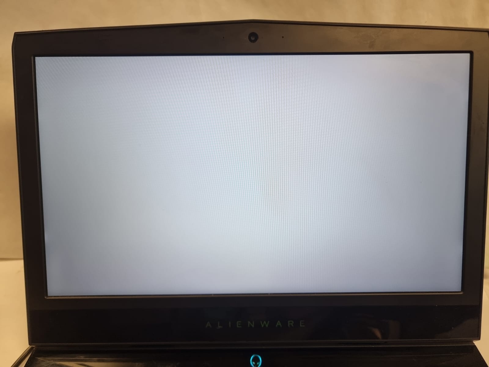 Alienware 17 R5 i7-8750H 16 GB RAM 256GB SSD /GTX 1060 / Fan issue / Read pls