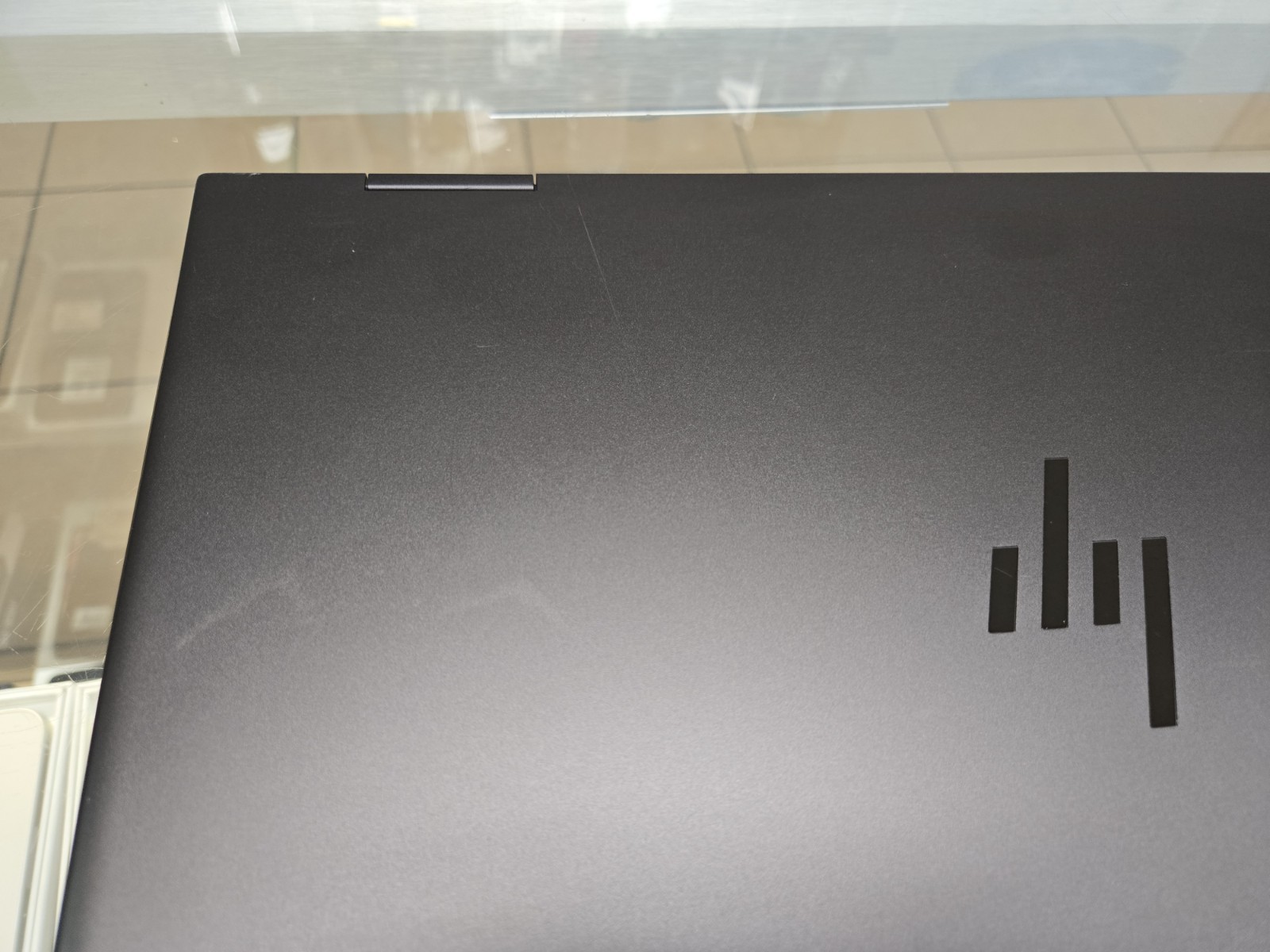 HP ENVY 15-FH0013DX 15.6” (256GB SSD AMD Ryzen 5 7530U 4.5GHz 8GB RAM) 2-In-1