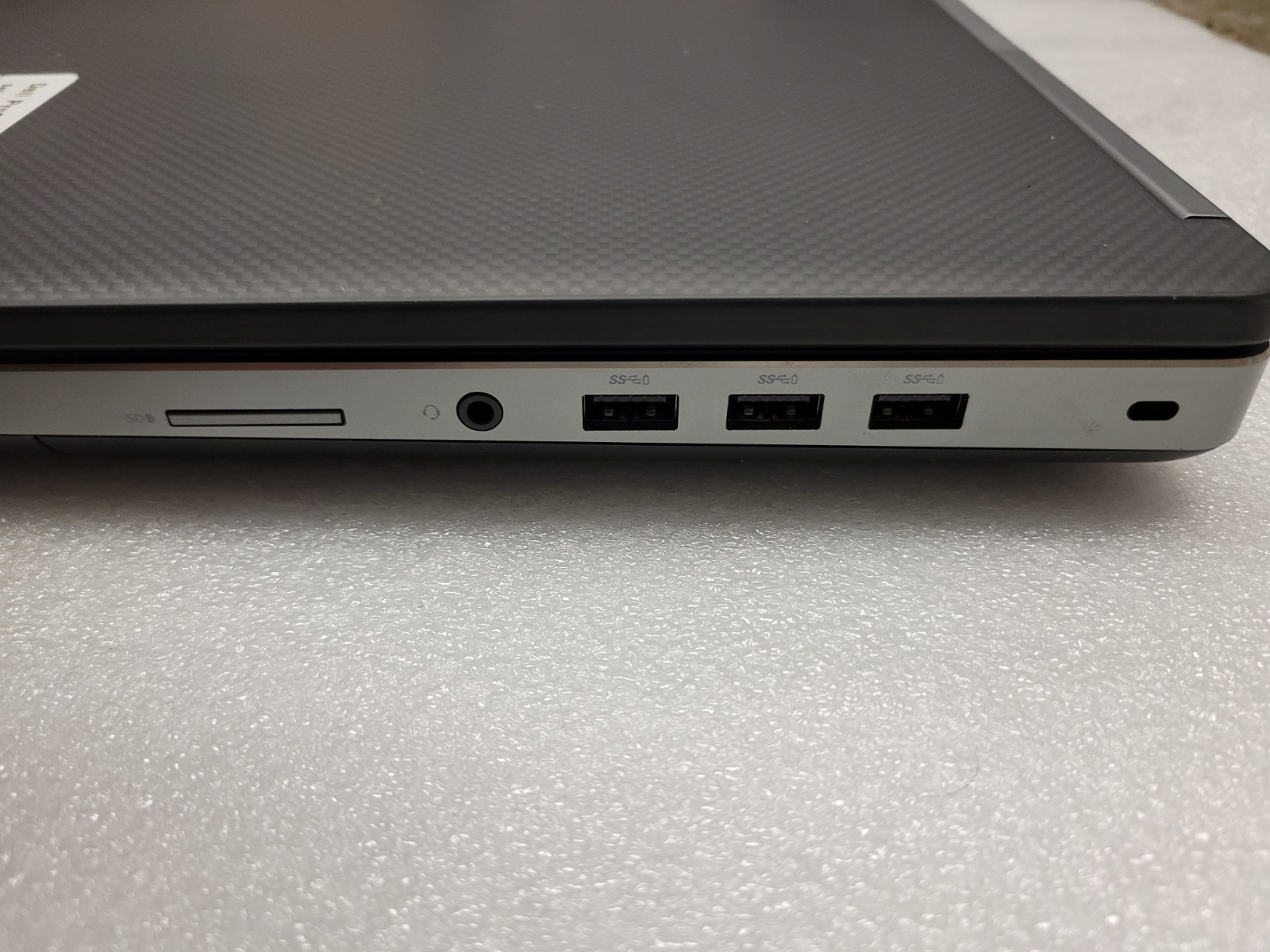 Dell Precision 7720 i7-7820HQ 2.90GHz 32gb Ram 500gb ssd no charger