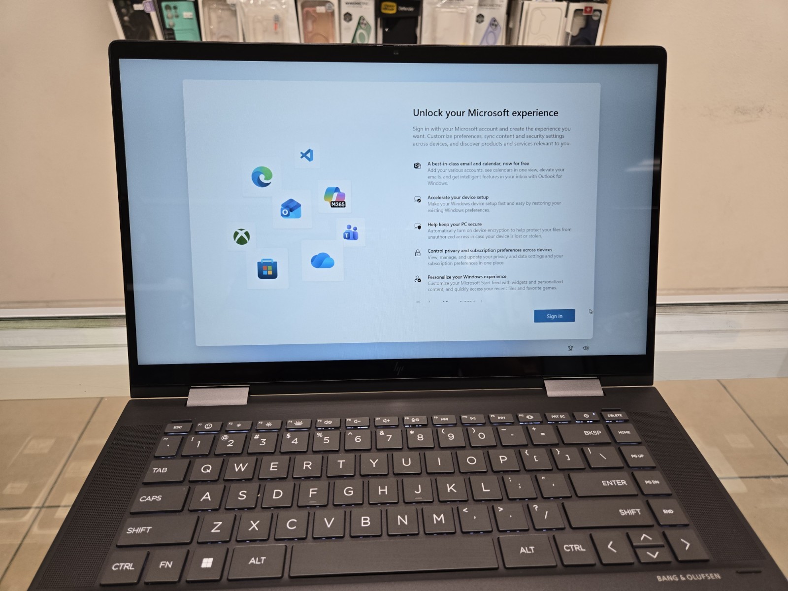 HP ENVY 15-FH0013DX 15.6” (256GB SSD AMD Ryzen 5 7530U 4.5GHz 8GB RAM) 2-In-1