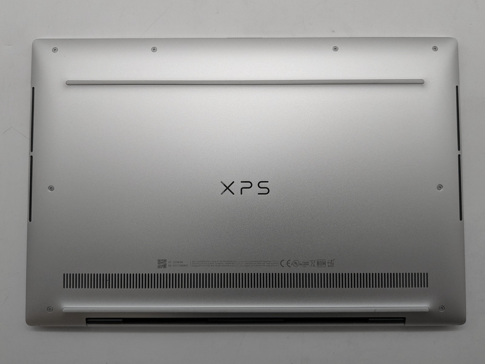 Dell XPS 13 9310 13″ FHD+ I7-1195G7 1TB SSD 16GB W11P Webcam Backlit FP Reader