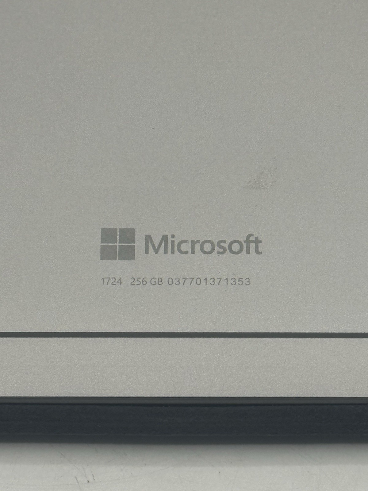 Microsoft Surface Pro 4 1724 12.3” Intel i5-6300U 8GB RAM 256GB SSD WIN10P