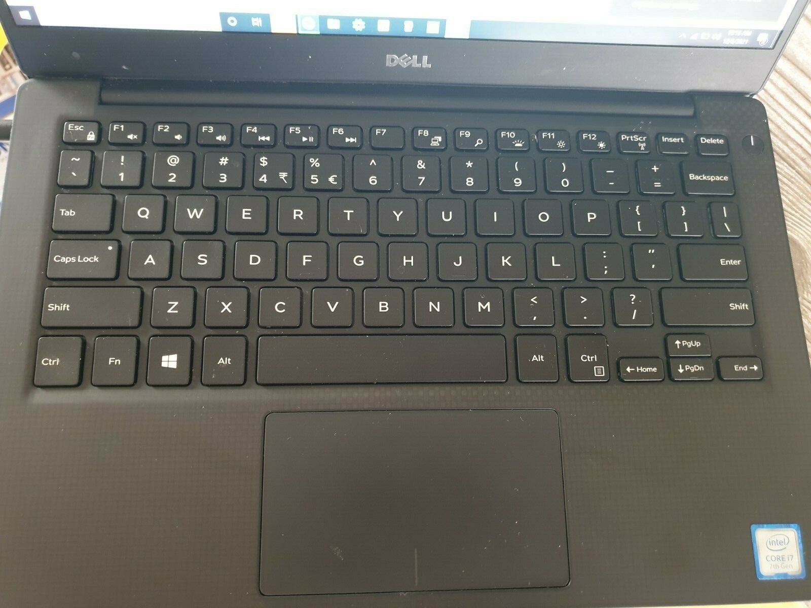 Dell XPS 13 9360 Quad Core i7-8550U 1.80 GHz 8GB RAM 256GB SSD UHD 620 Win10
