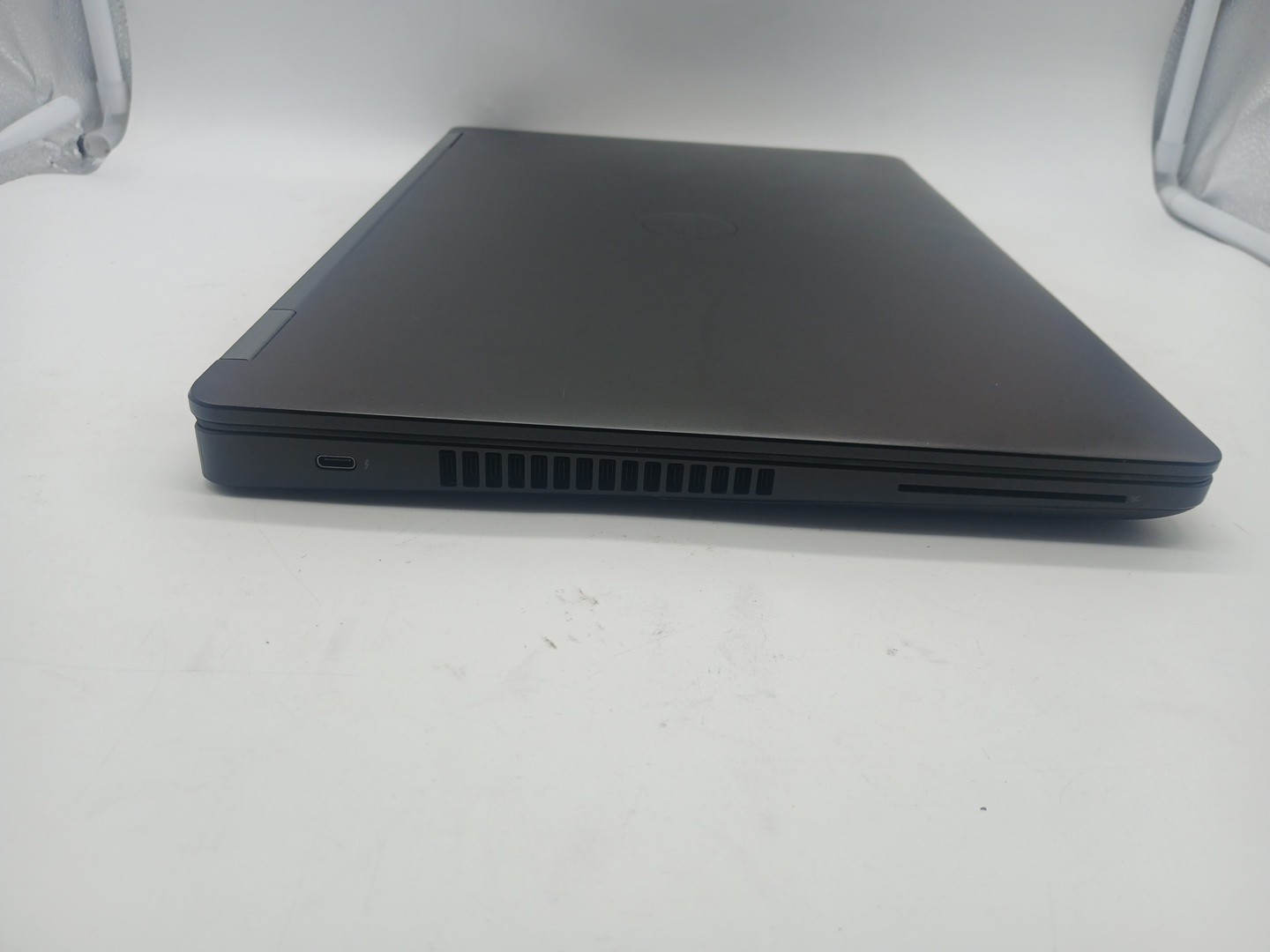 Dell Precision 3510 15.6″ Intel Xeon E3-1505M V5 @2.80GHz 32GBRAM 512GB SSD