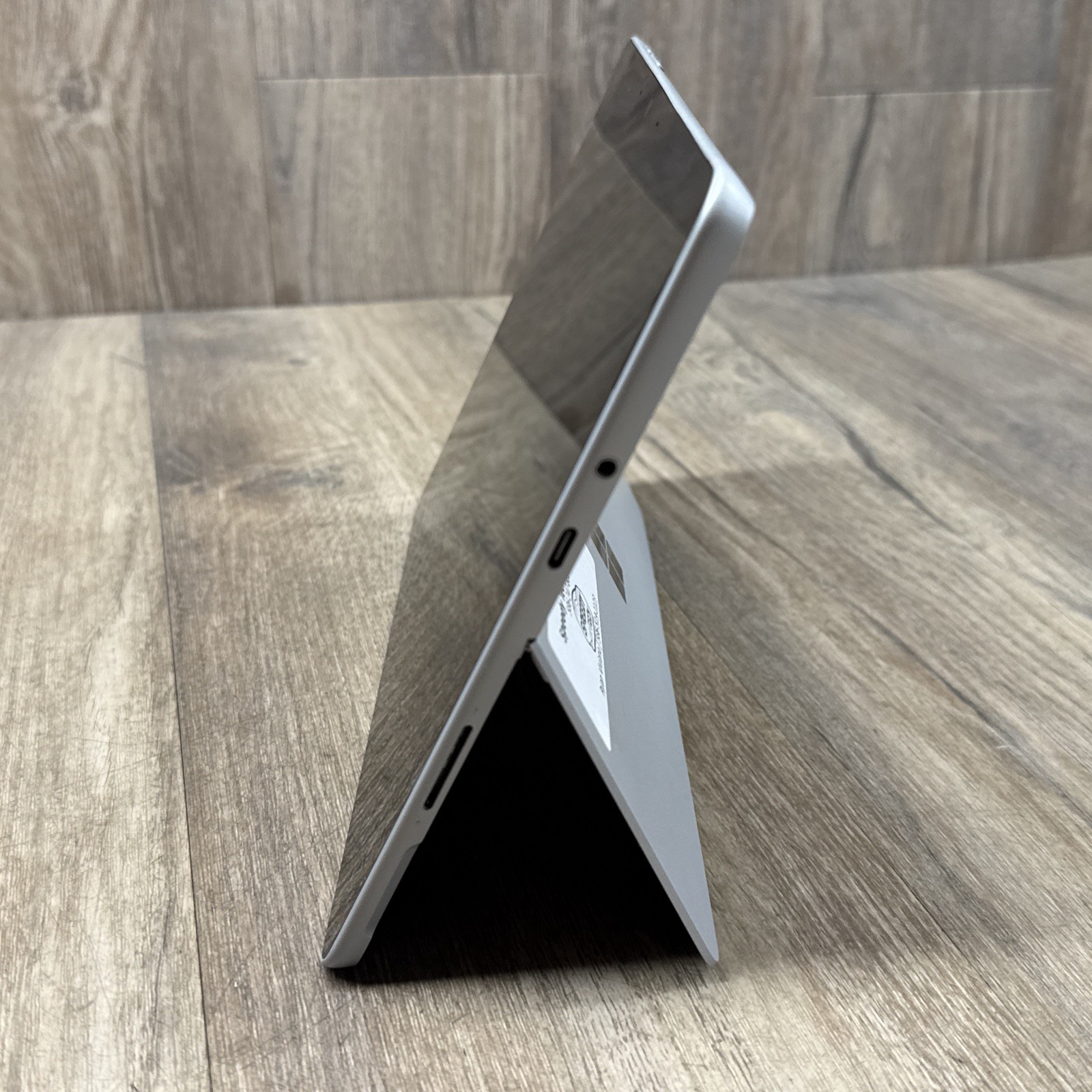 Microsoft Surface Go 2 1901 Intel m3-8100Y 1.10GHz 8GB RAM 128GB SSD Win 11 Pro