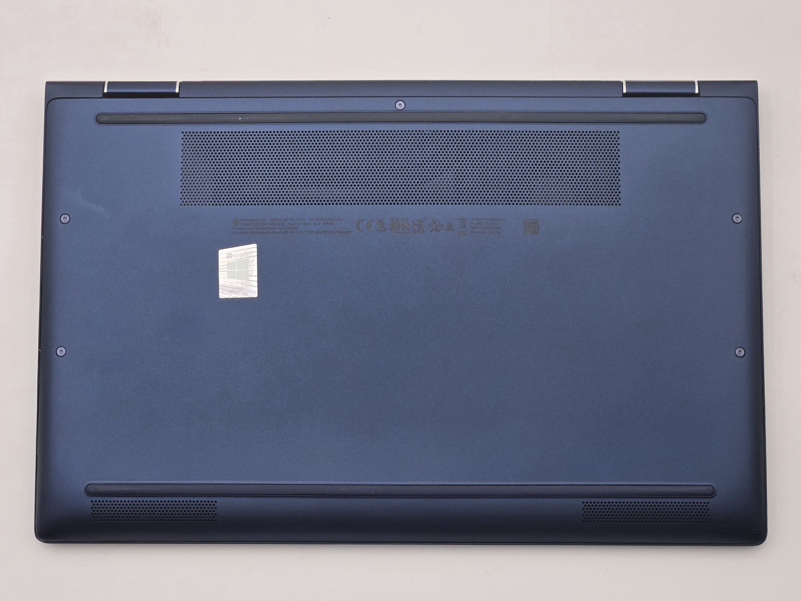 HP Elite Dragonfly G2 2-in-1 13″ FHD Touch I7-1185G7 256GB SSD 16GB W11P Webcam