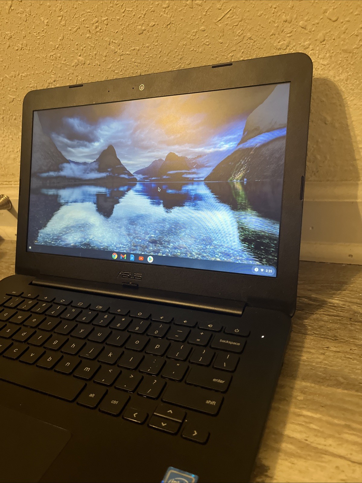 ASUS Chromebook C300 Intel Celeron N3060 Laptop 4GB RAM, 16GB SSD,Webcam & Cable