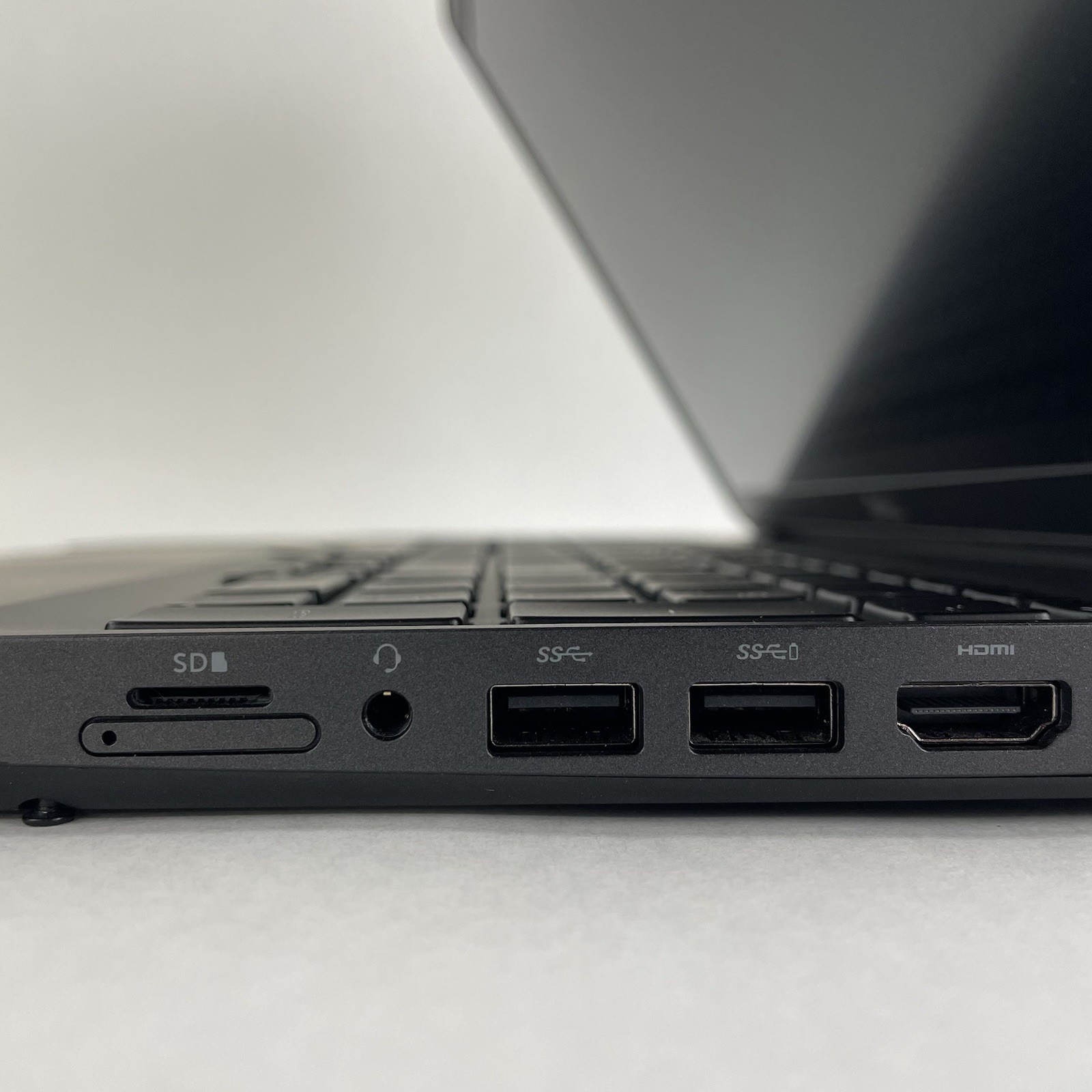 Dell Latitude 5501 15.6″ i5-9400H 2.50 GHz 8 GB RAM No SSD/OS/AC/Battery