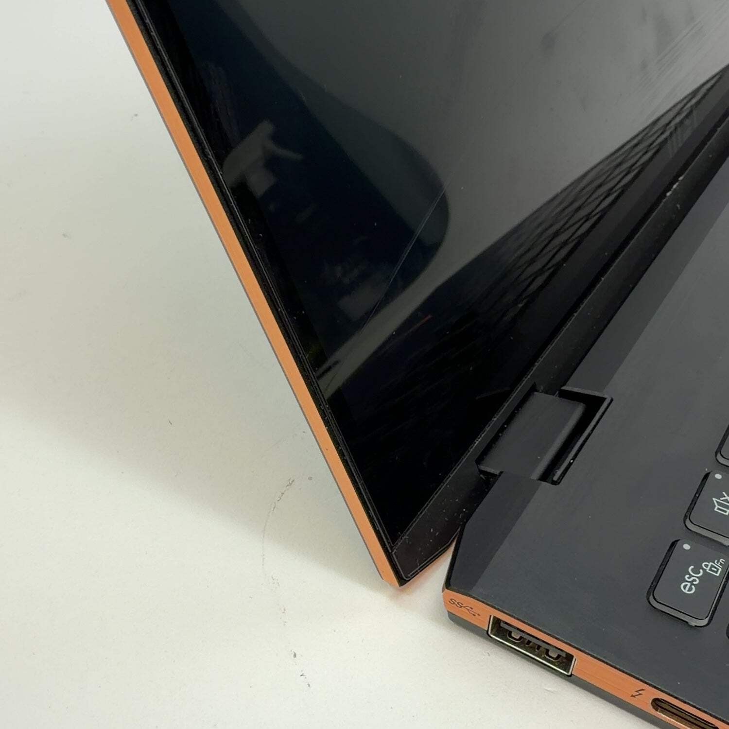 Broken MSI Summit E13 Flip Evo A13MT 13.4″ i7-1360P 16GB RAM 1TB SSD Cracked