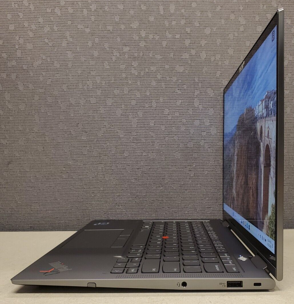 Lenovo ThinkPad X1 Yoga G6 laptop w/power adapter
