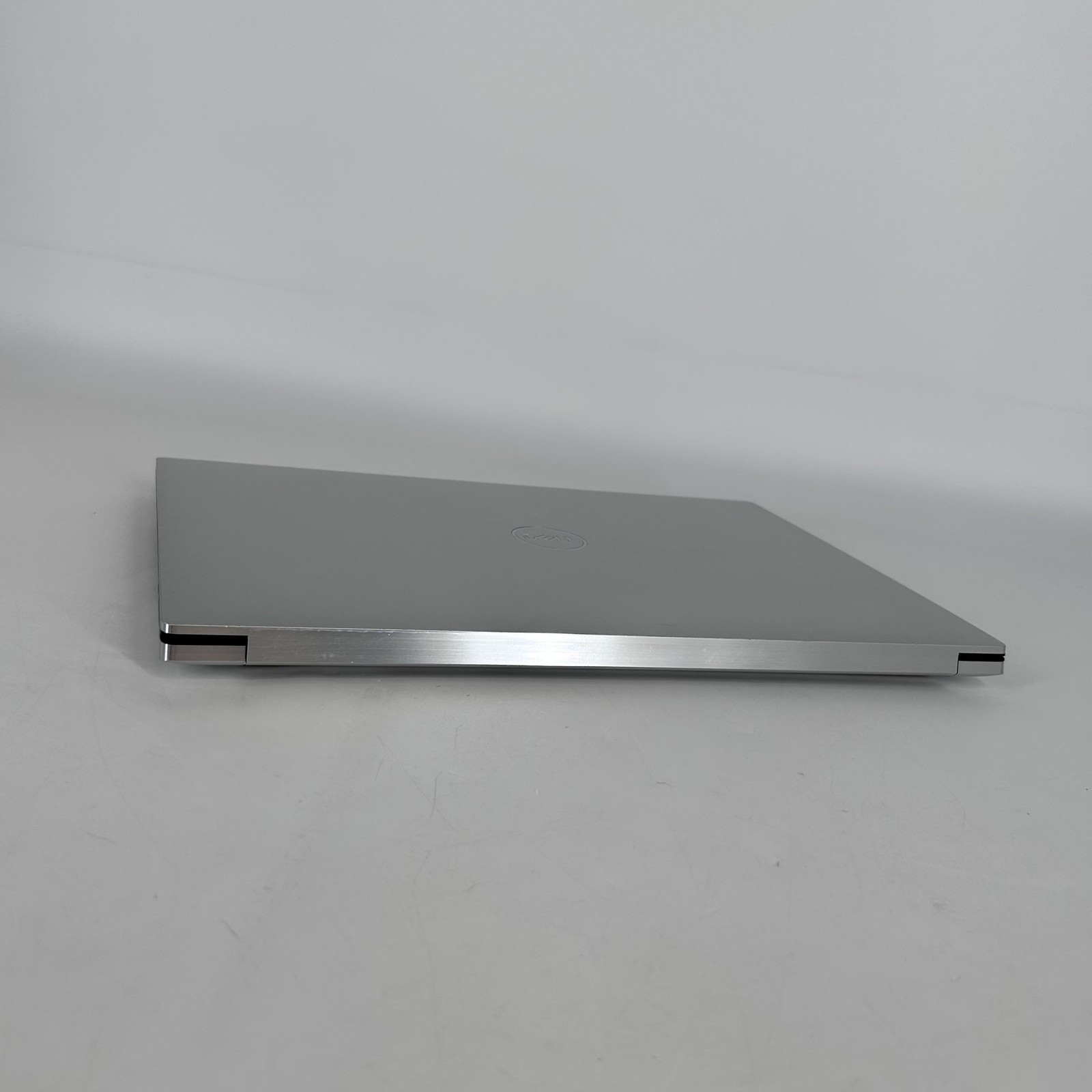 Dell XPS 15 9520 Silver FHD+ 2.3 GHz i7-12700H 32GB 1TB SSD NVIDIA RTX 3050 Good