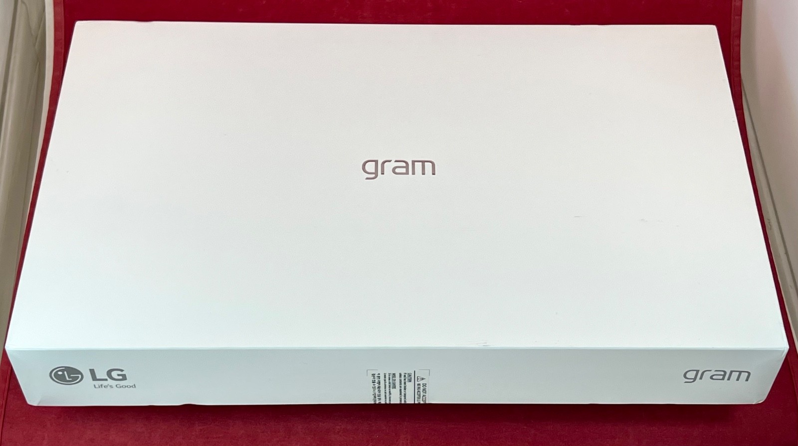 LG GRAM 14ZT90P 14″ THIN CLIENT NOTEBOOK WUXGA 256GB / 8GB, INTEL i3 11th-1115G4