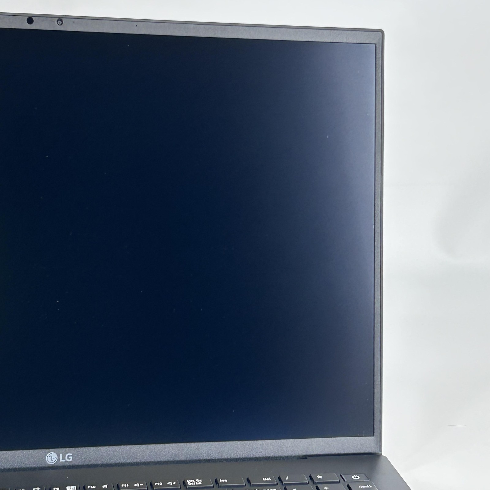 LG Gram 16 Black QHD+ 2.2 GHz i7-1360P 16GB 512GB SSD Very Good
