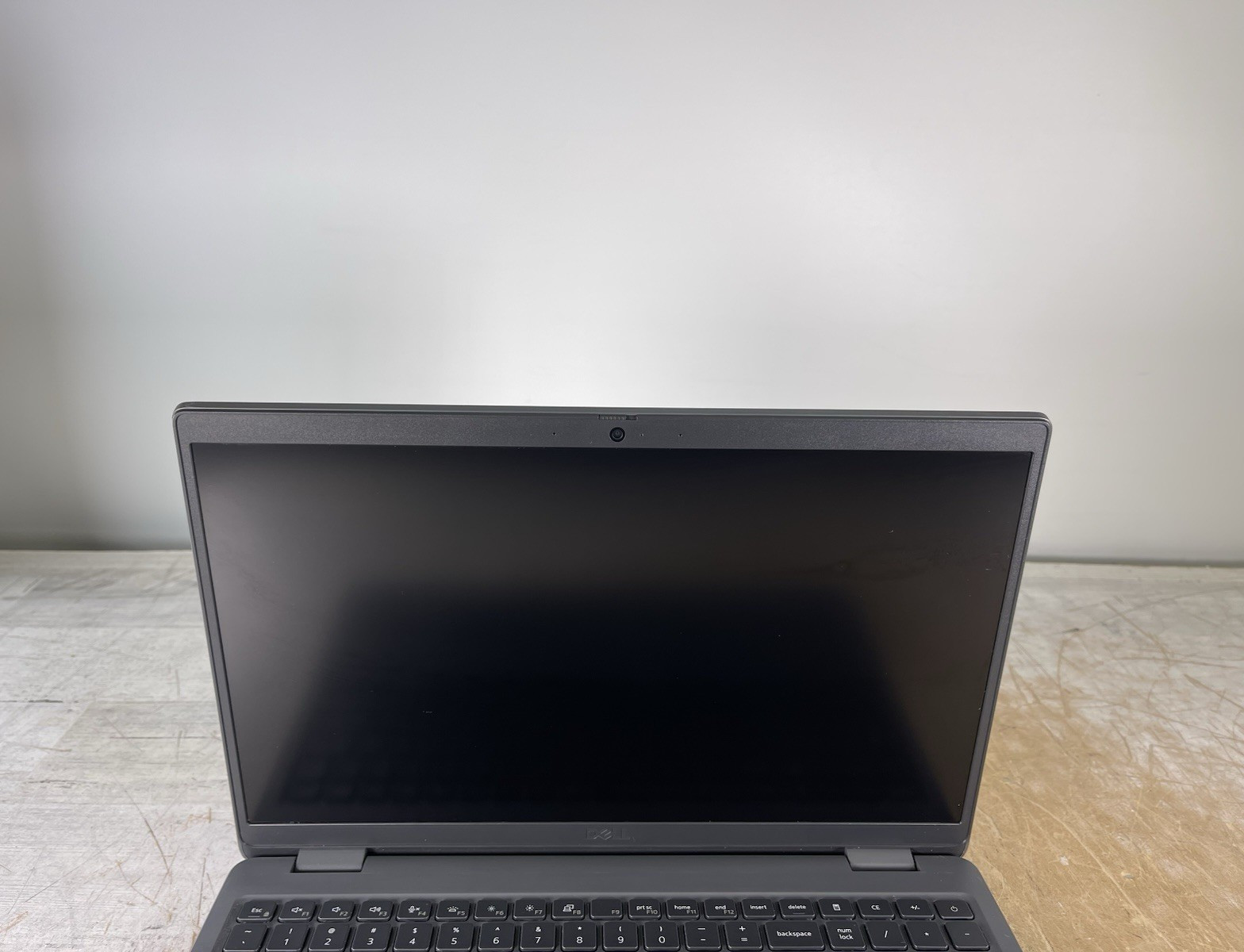 DELL LATITUDE 3550 i7-1355U @ 1.20GHz, NO RAM/NO HDD/OS – (FOR PARTS)