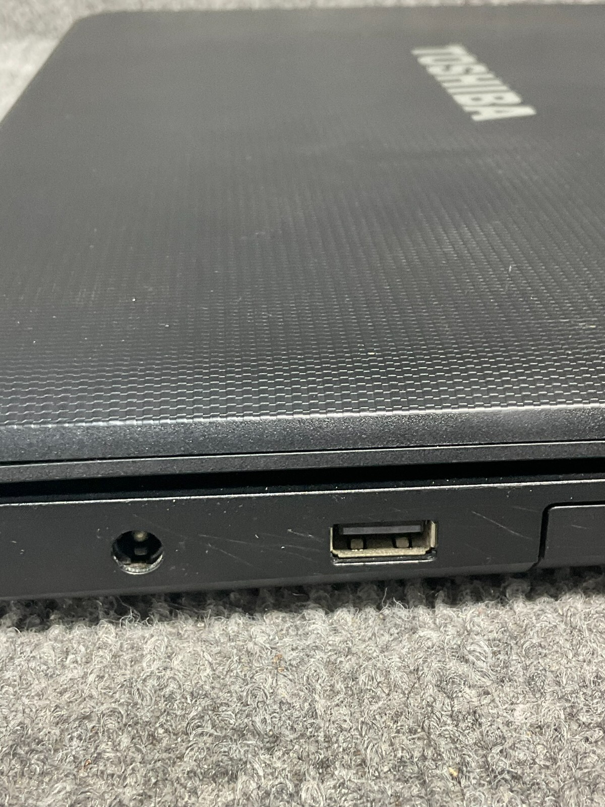 Toshiba Laptop PSCBUU-002008 Vision AMD HDMI USB Used