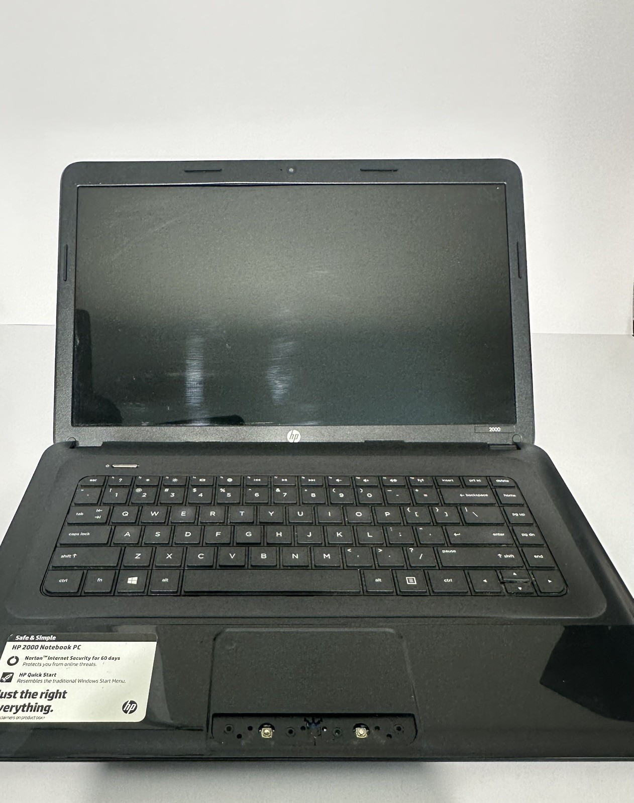 HP 2000-2D09WM With Battery /UNTESTED! UNKOWN!