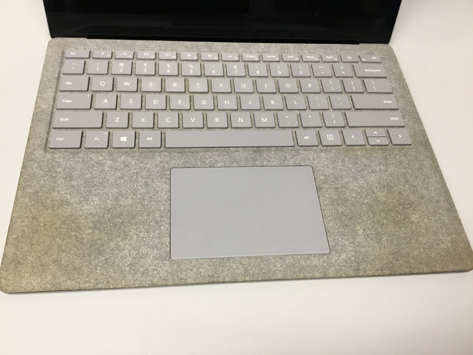 Microsoft Surface laptop13.5” 256 GB Core i5 7th Gen 2.60GHz 8GB RAM WIN 11 PRO