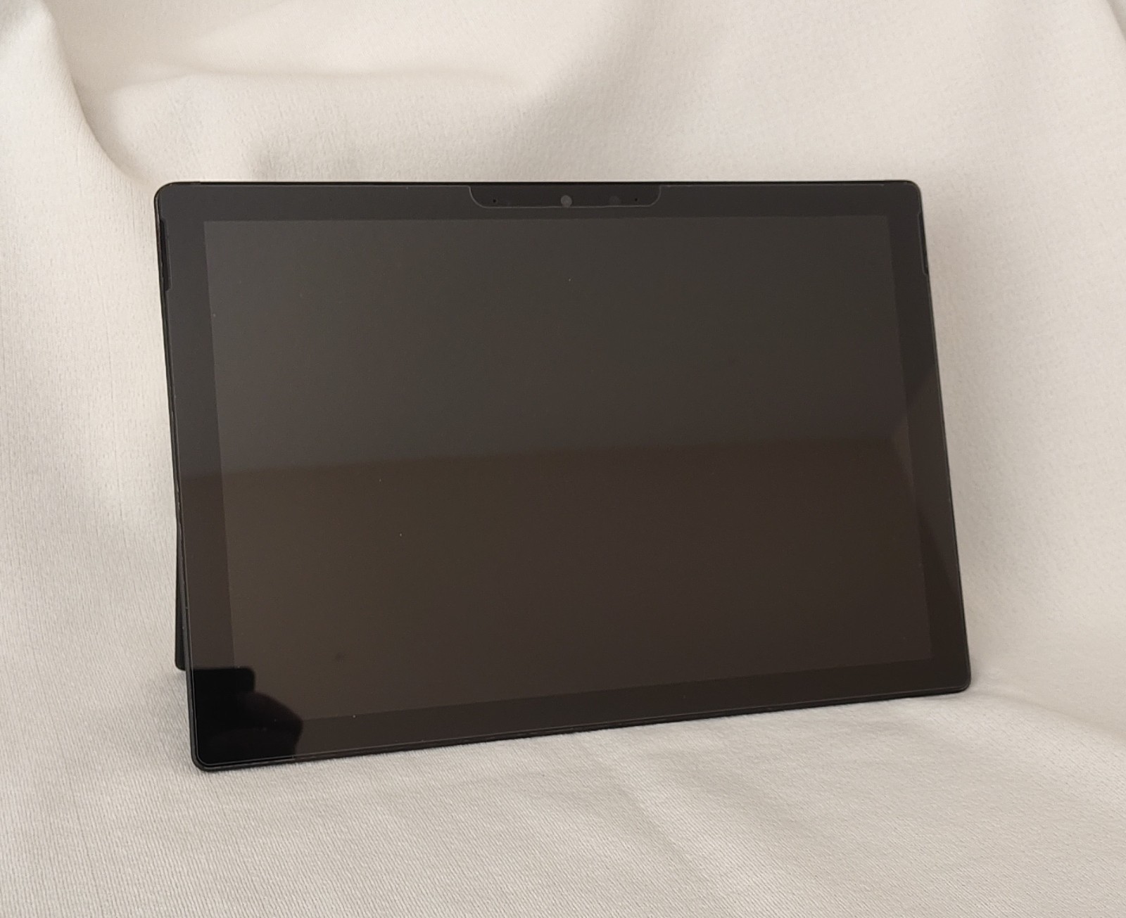 Microsoft Surface Pro 7 i7-1065G7, 16gb RAM 256gb SSD with Gift package