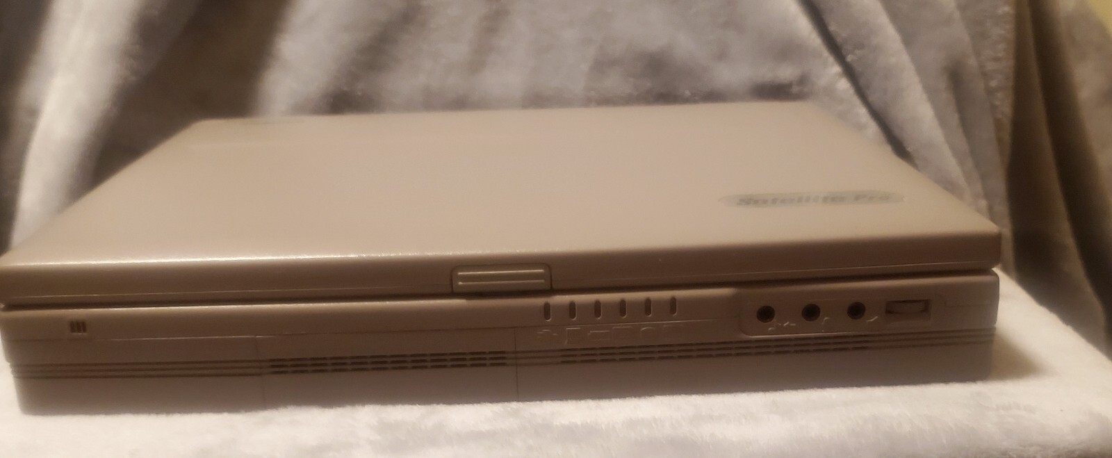 Toshiba Satellite Pro 490CDT Pentium II Windows XP + Battery & Power Adapter
