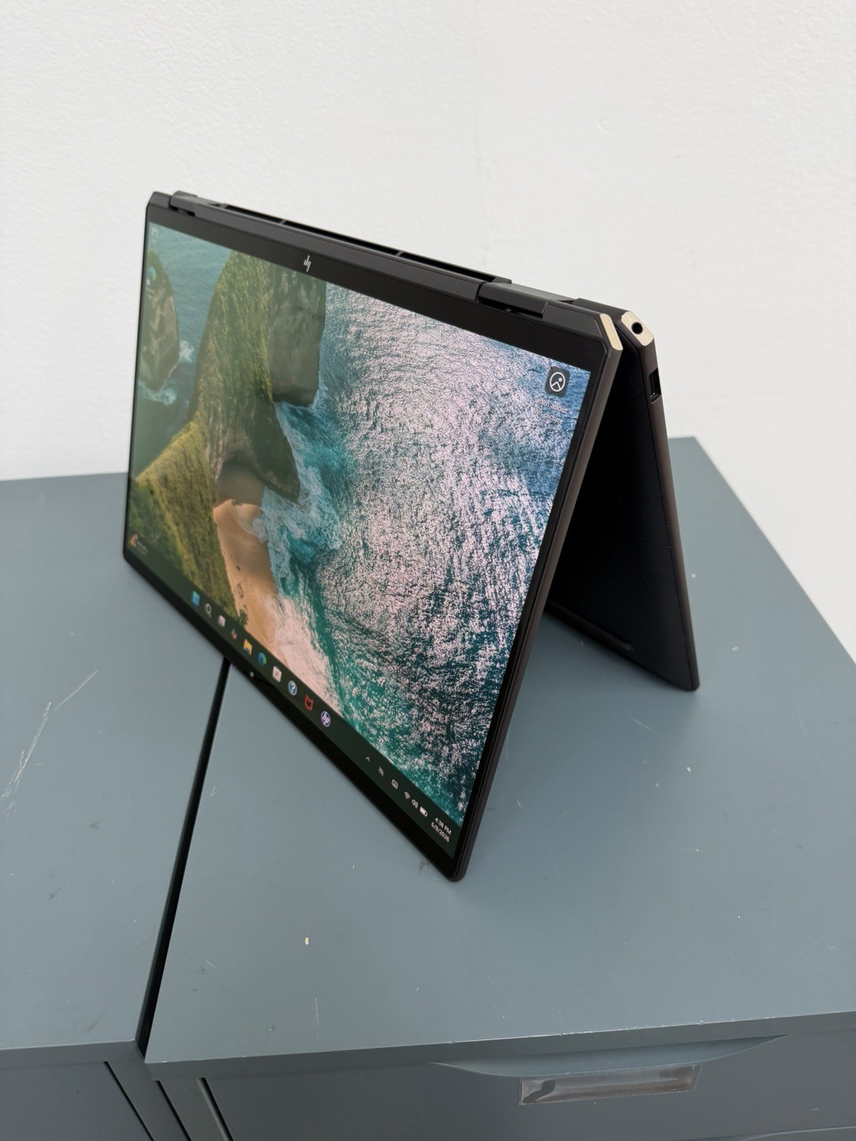 HP Spectre x360 16t-aa000 16 Touch Laptop PC 16″ OLED U7 16GB 1TB WITH PEN