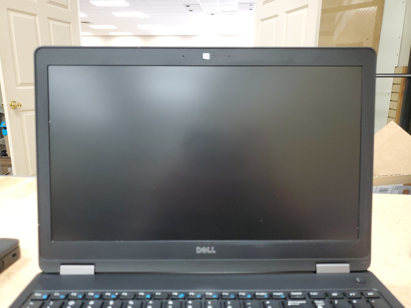 Dell Latitude E5570 15.6″ (500g SSD, Intel Core i5 6th Gen., 8GB) 042026-2