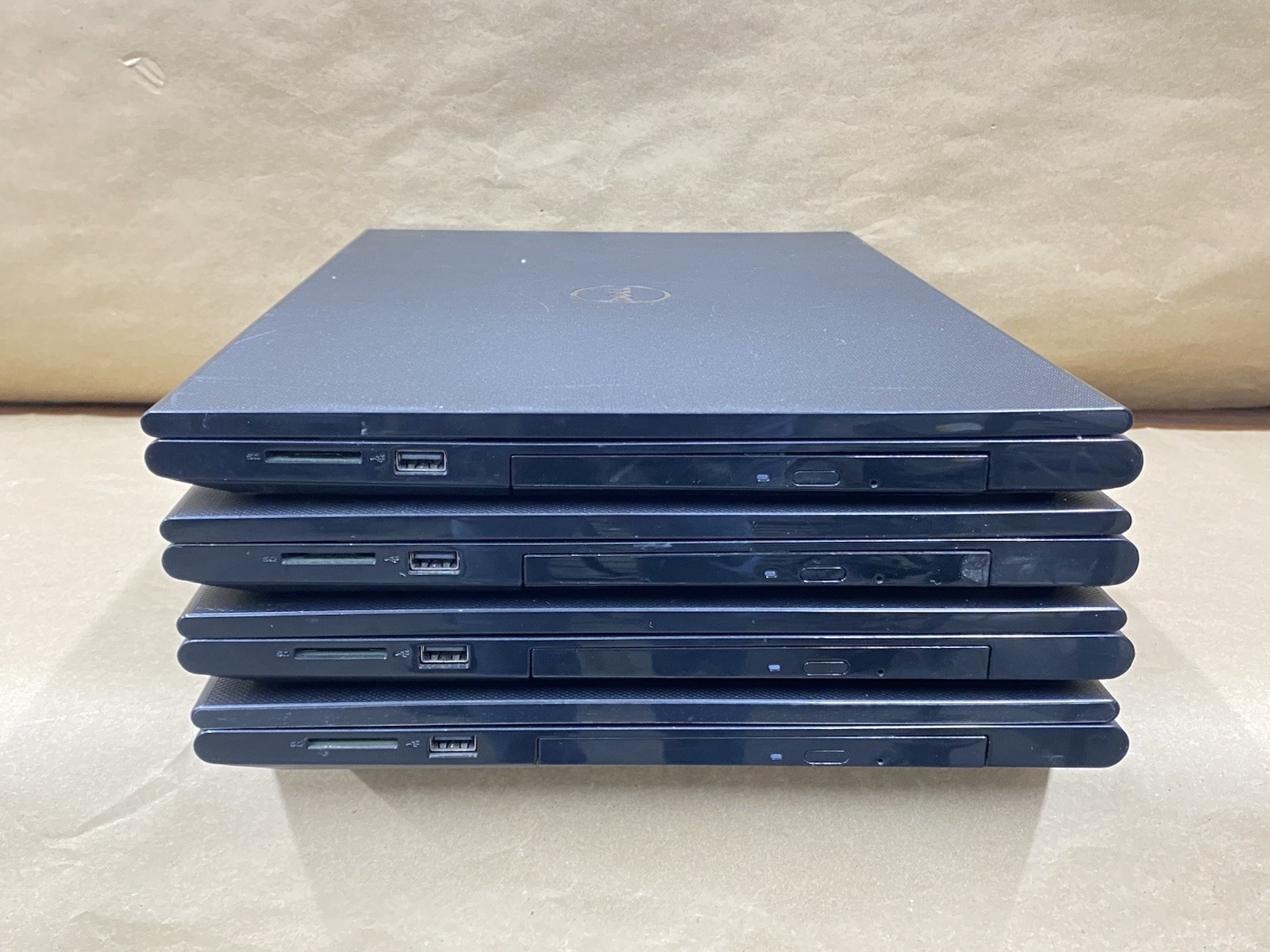 Lot of (4) Dell Inspiron 3542 – 15.5″ HD – i3-4030U – No RAM – NO HDD/ OS – READ
