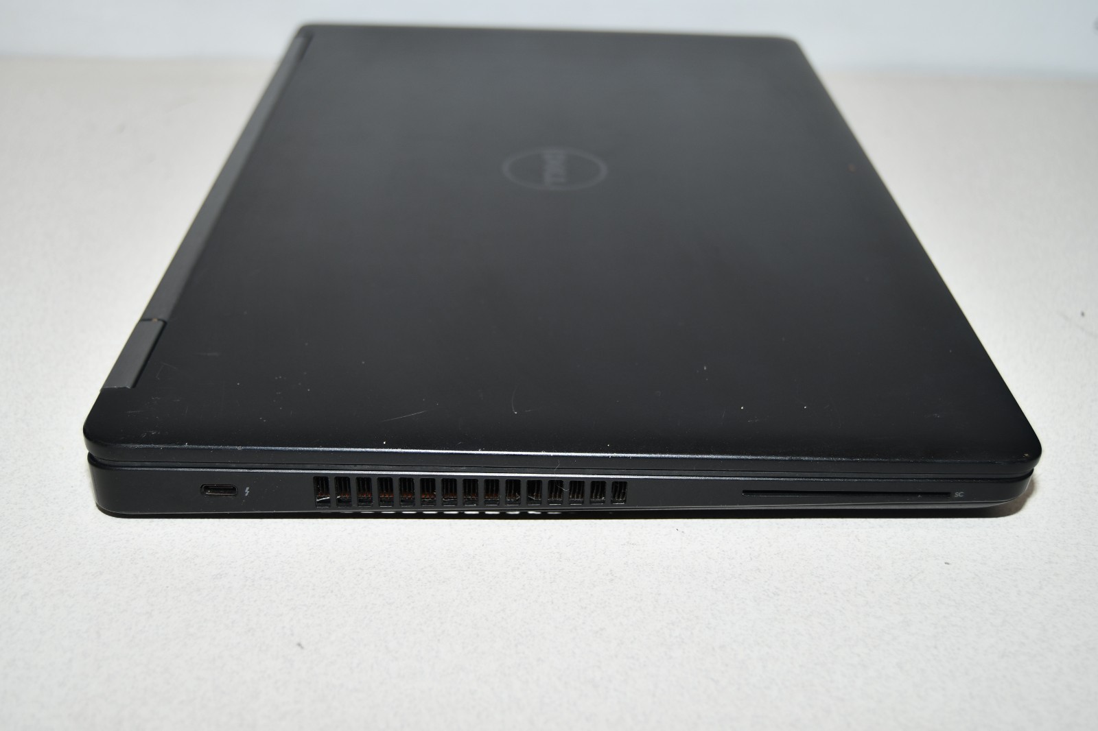 ^ Dell Latitude E5570 15.6″ Intel i7 “Parts Unit” No Power / Ram / HD / Battery