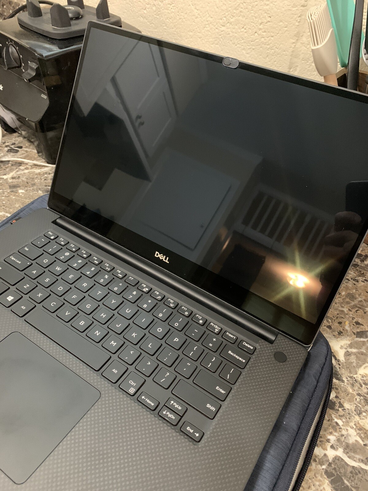 Dell XPS 15 7590 15.6″ (1TB SSD, Intel Core i7 9th Gen., 2.60GHz, 32GB) Laptop