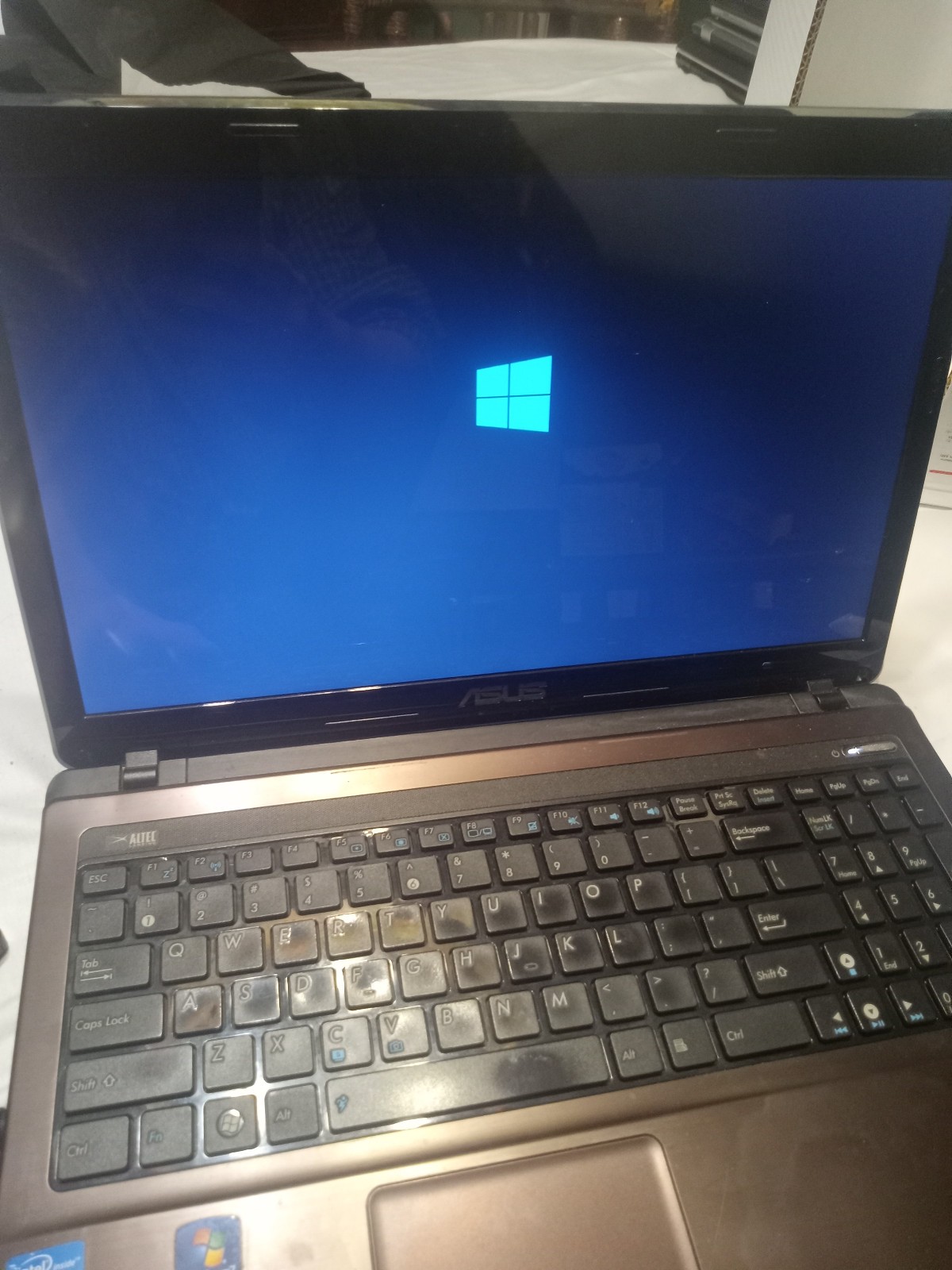 Asus X53E-RH52 Intel i5-2450M 2.5GHz 6 GB – Needs repair, working, please read