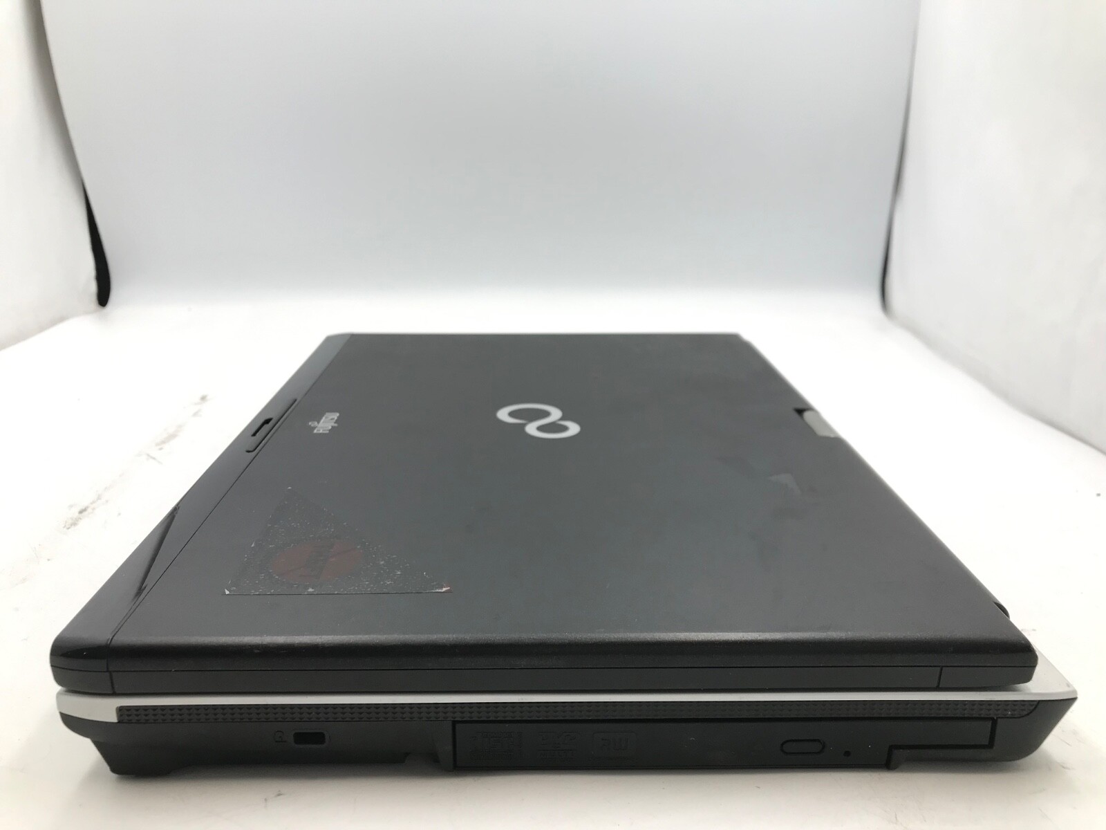 Fujitsu LifeBook T900 13.3″ Intel Core i5 M520 2.4GHz NO HDD-SCREEN DAMAGE -MZ
