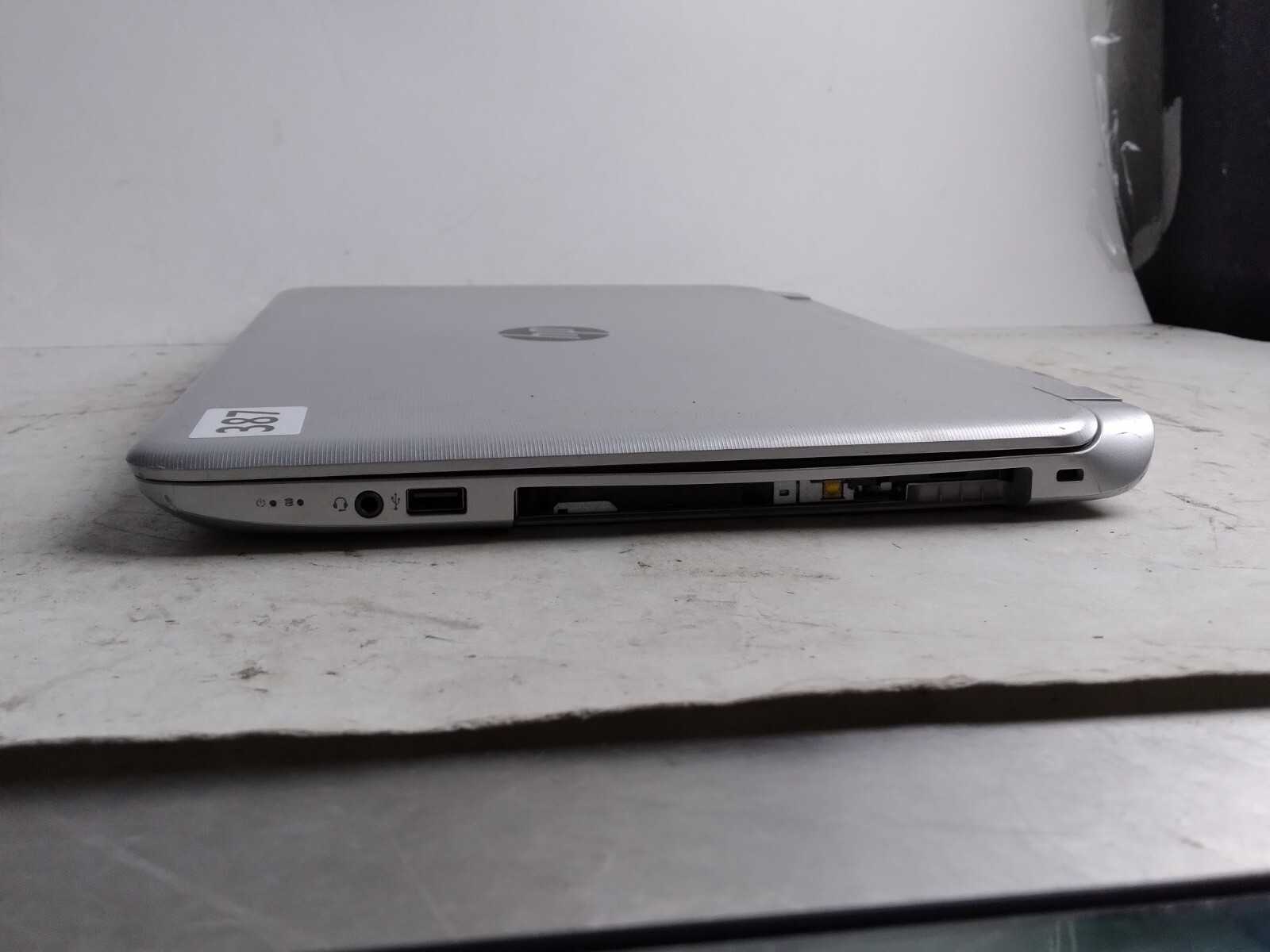 HP Pavilion 15 w/i5-4210U, 8GB RAM, 500GB HDD, 15.6″ Laptop for Parts/Repair