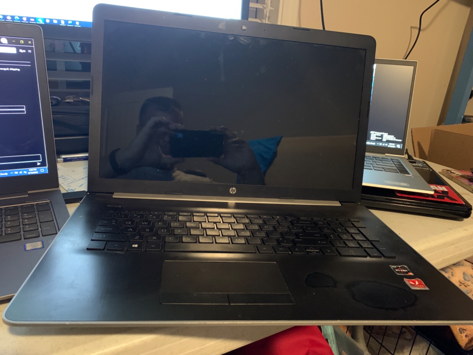 hp laptop 17 AMD Ryzen 3 3300U Radeon Vega Mobile Gfx. Comes with charger. 