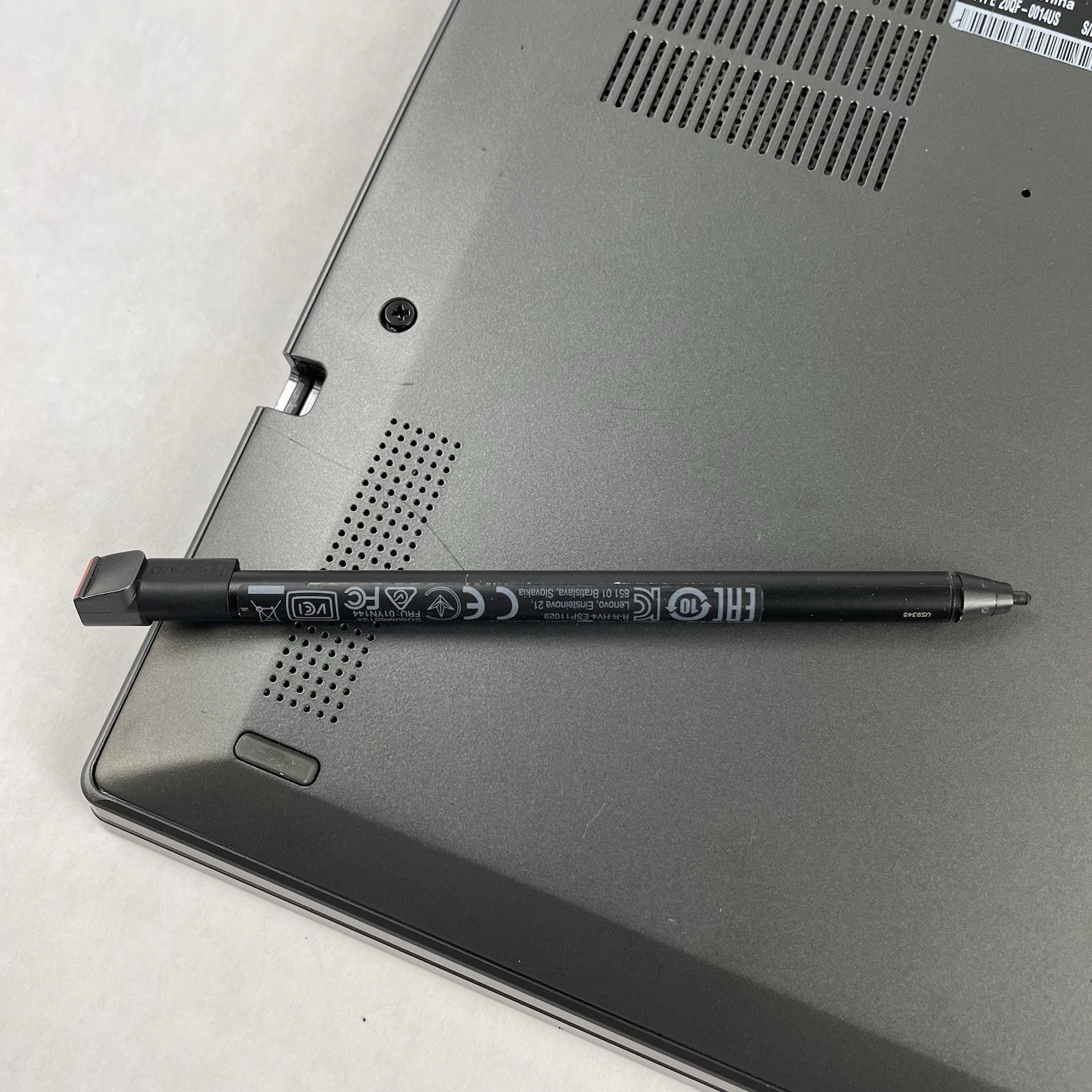 Lenovo ThinkPad X1 Yoga 4Gen 14″ i5-8265U 1.60 GHz 16 GB RAM No SSD/OS/AC
