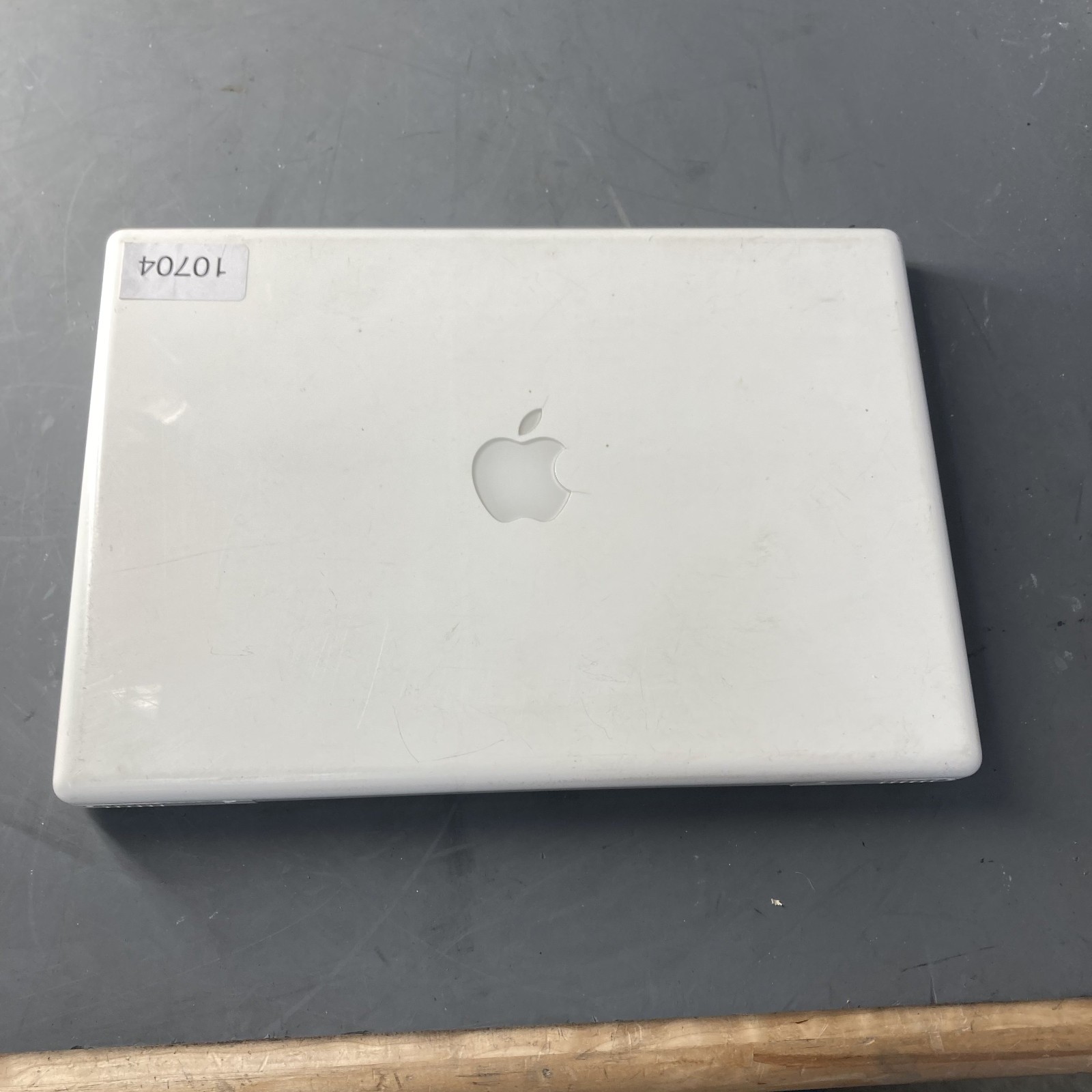 Apple MacBook 13″ Core 2 Duo T8100 2.1GHz 2GB RAM 320GB HDD MacOS X Leopard