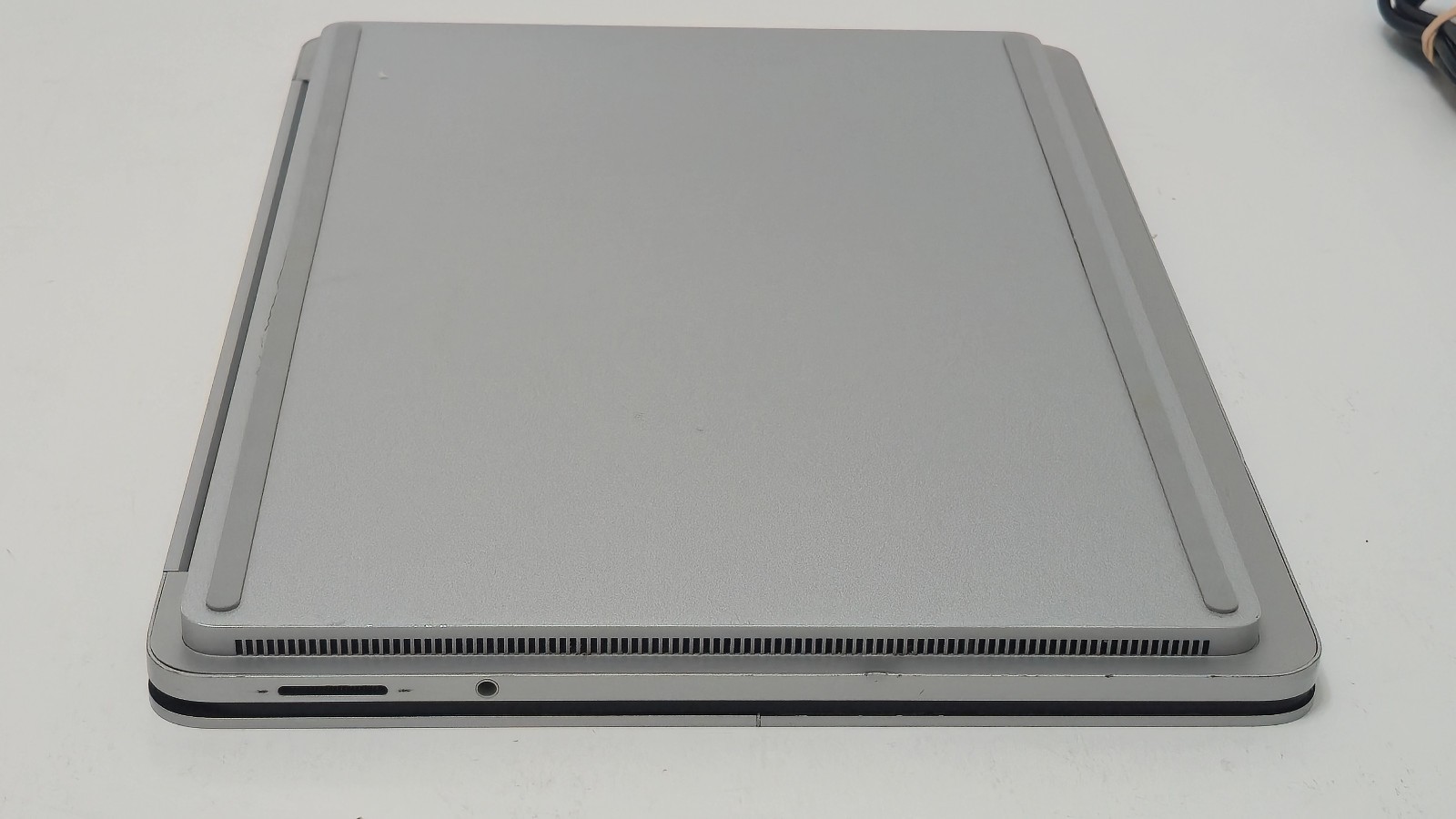 Surface Laptop Studio 1964 Core i7-11370H 32GB RAM 1TB SSD 14.4″ A2000 GPU 4 GB