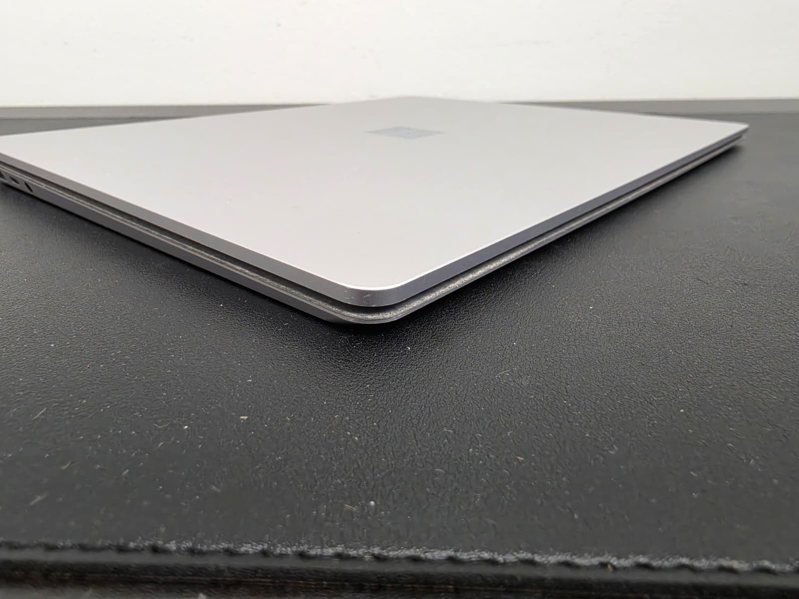 Microsoft Surface Laptop 4 13.5″ Ryzen 5-4680U 16GB Ram 256GB SSD Win 11 Pro