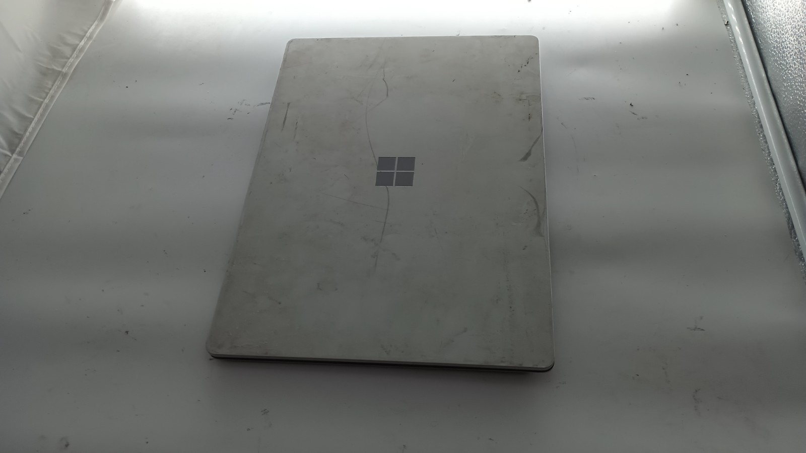 12033 Surface Laptop.(No charger!!) i7-7660U.8GB.256GB SSD.13.3″ 2K Touch.W11