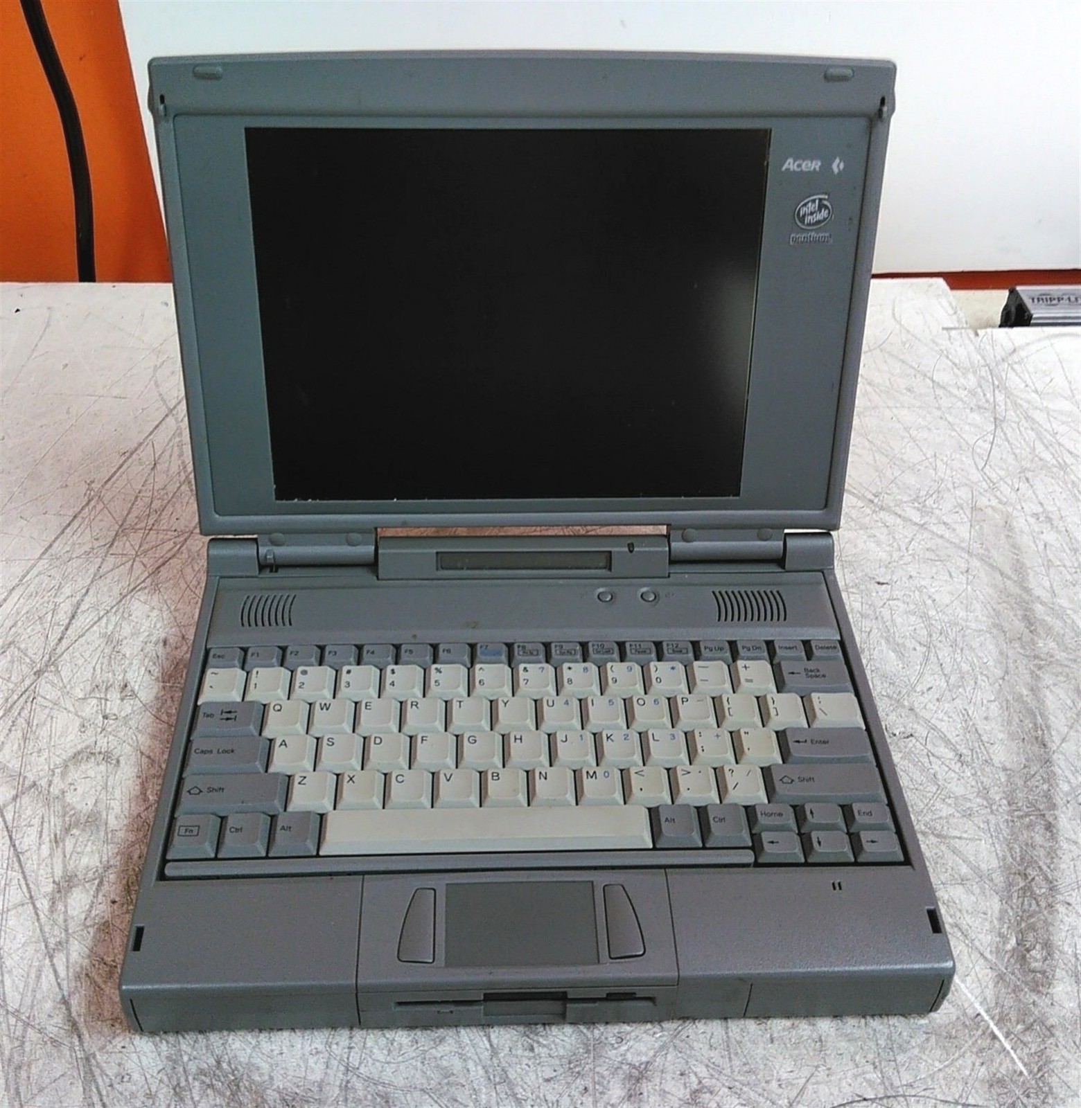 Dim Screen Acer 950CX Laptop Intel Pentium 120MHz 16MB 0HD AS-IS